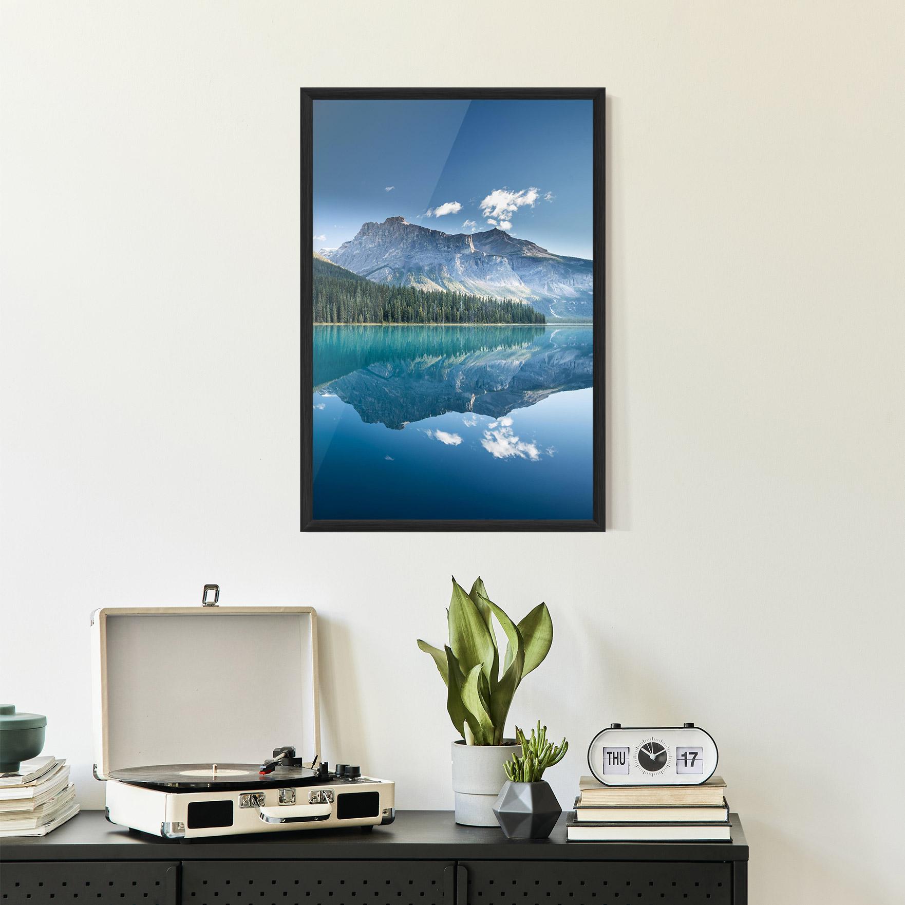 Gerahmte Poster Blue Mountain Lake mockup 2