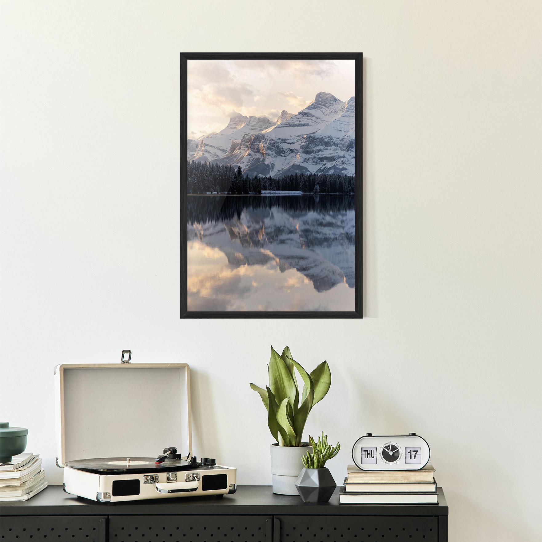 Gerahmte Poster Pretty Light Lake mockup 2