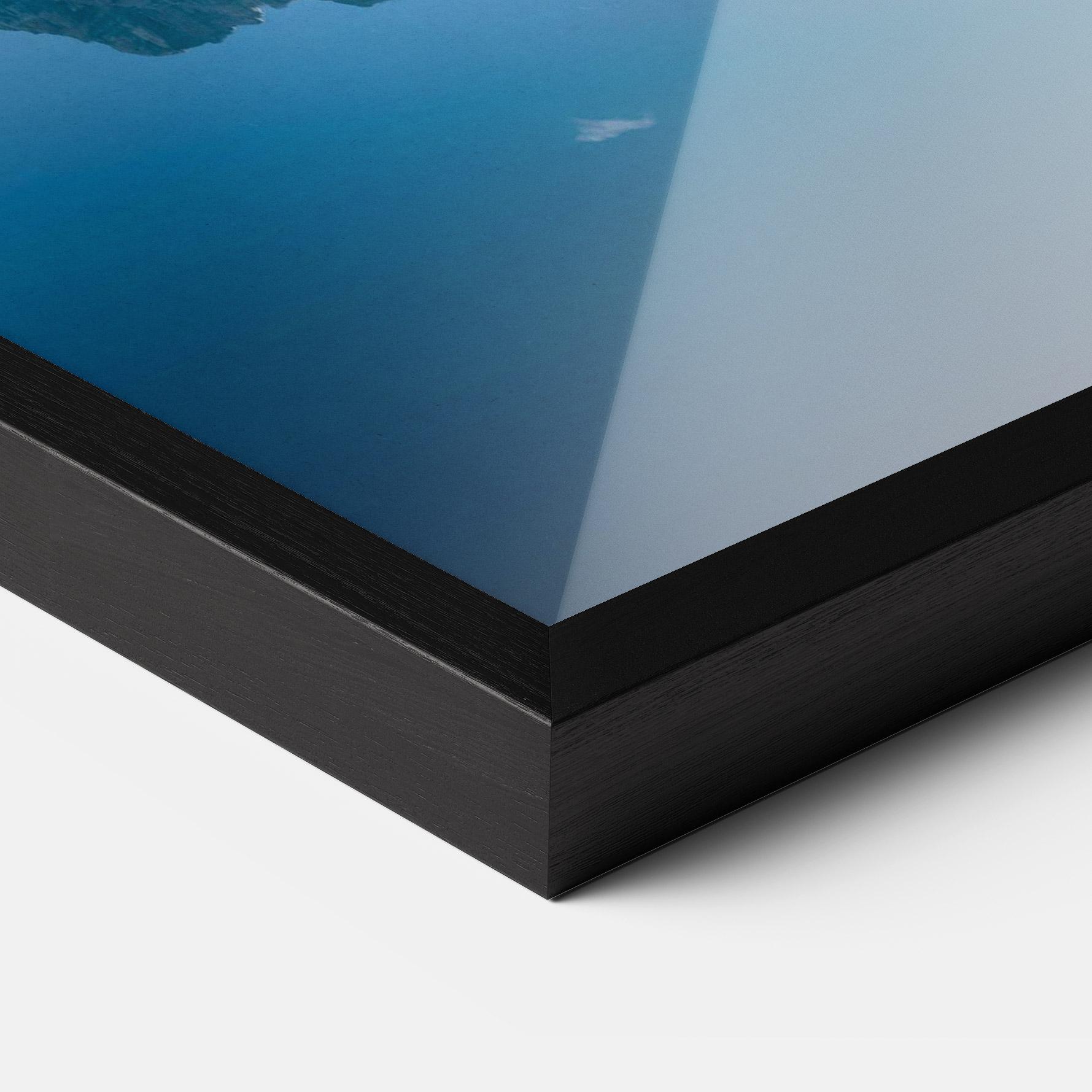 Gerahmte Poster Blue Mountain Lake mockup 3