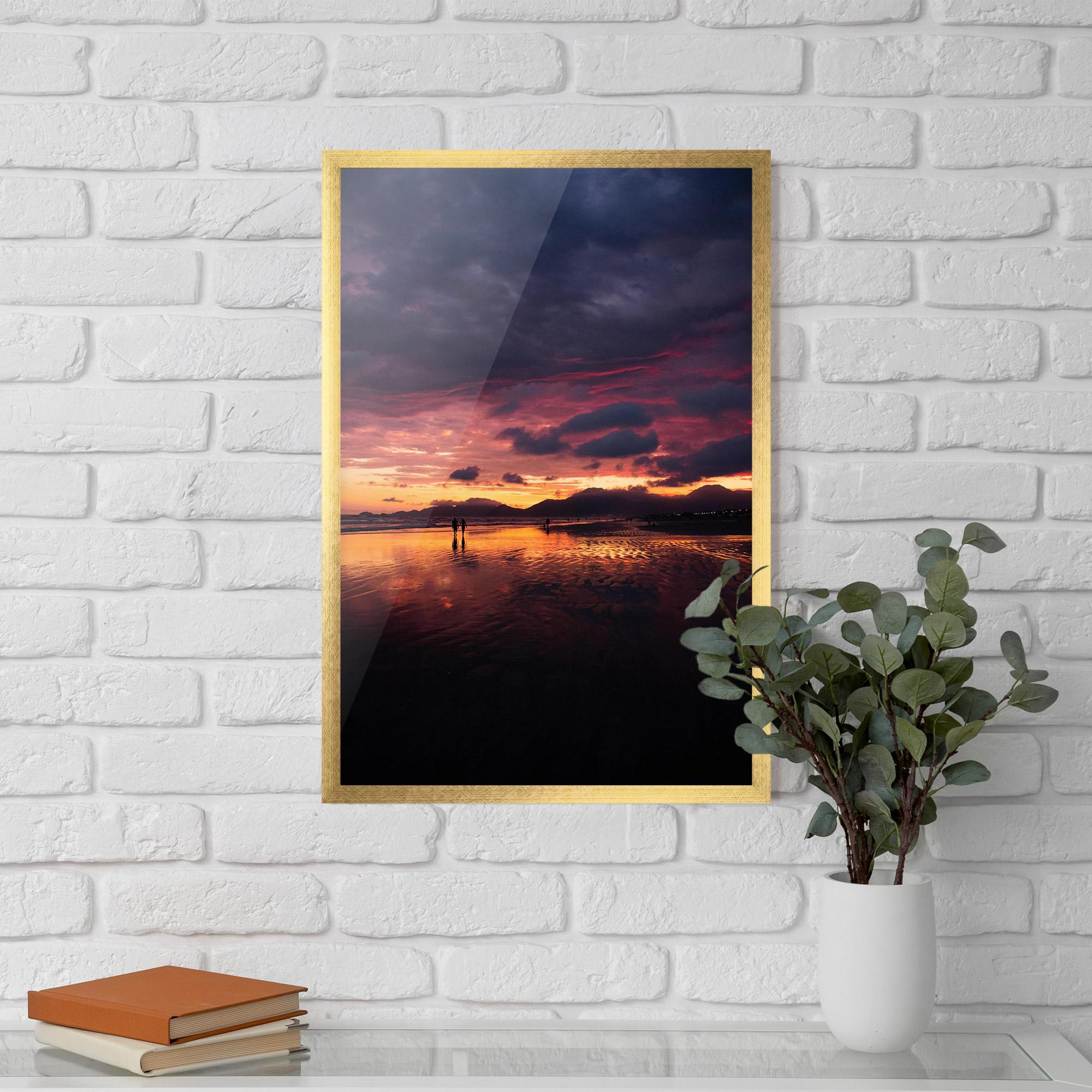 Gerahmte Poster Beach At Sunset mockup 5