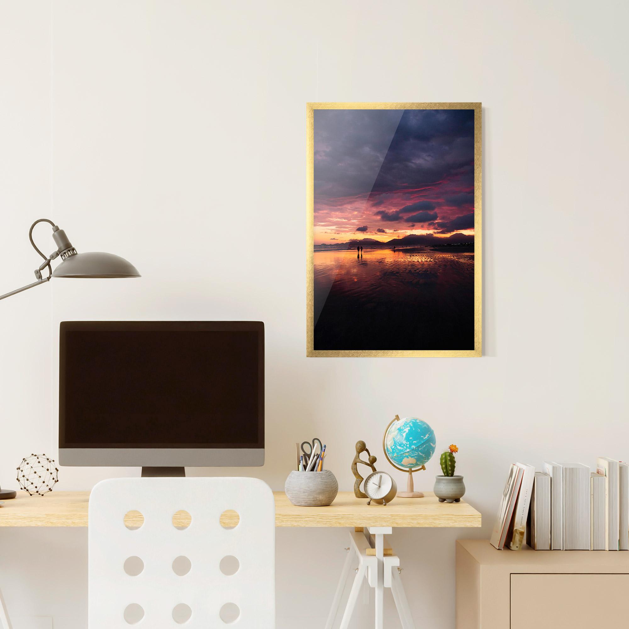Gerahmte Poster Beach At Sunset mockup 6