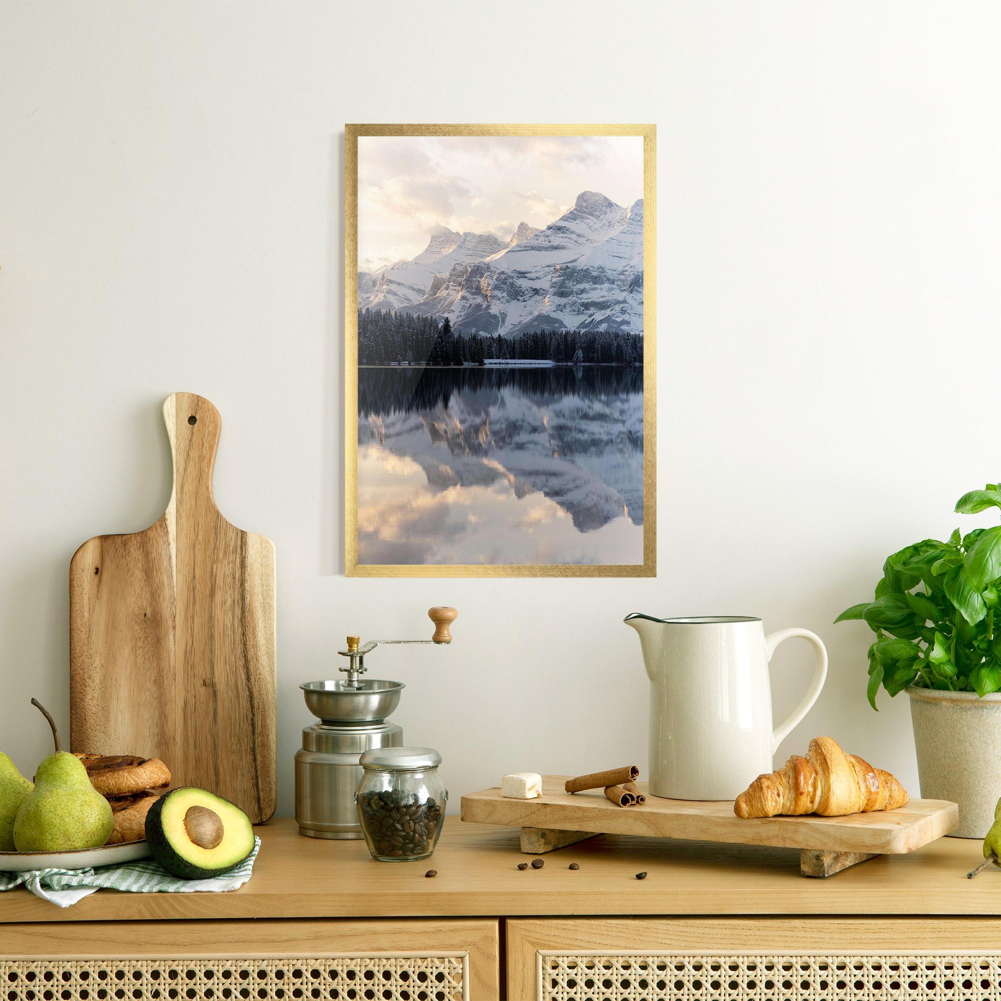 Gerahmte Poster Pretty Light Lake mockup 8