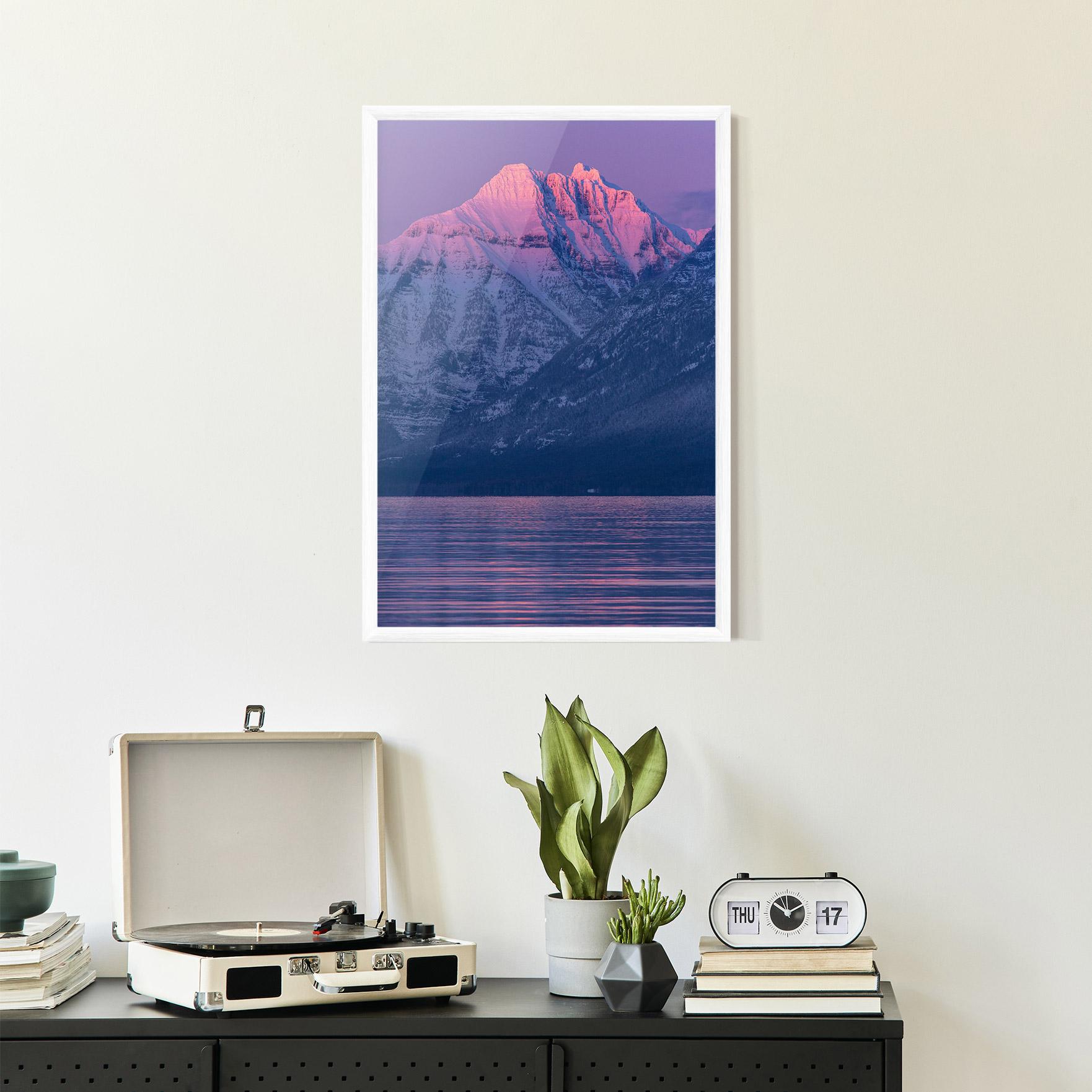 Gerahmte Poster Purple Snowy View mockup 2