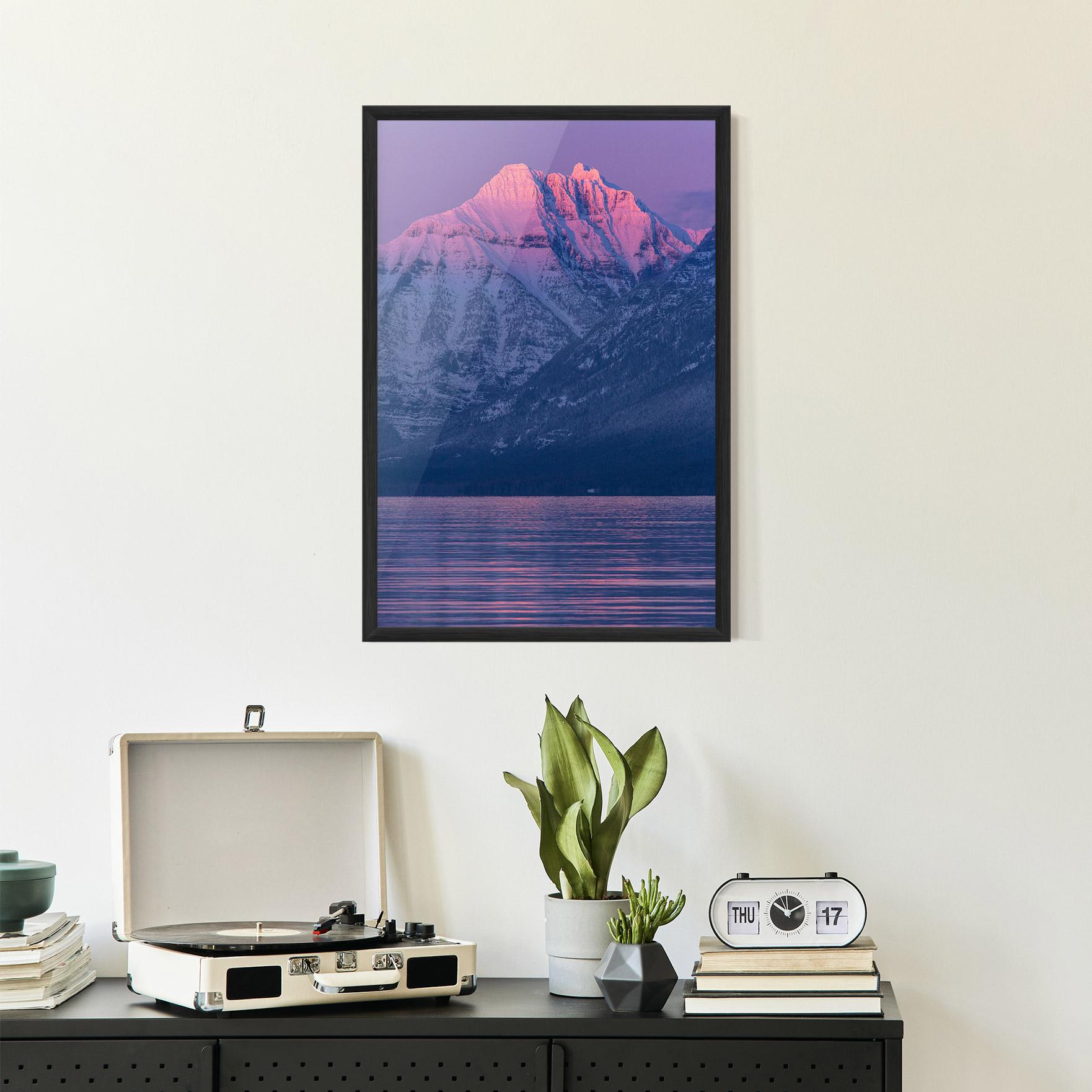Gerahmte Poster Purple Snowy View mockup 2