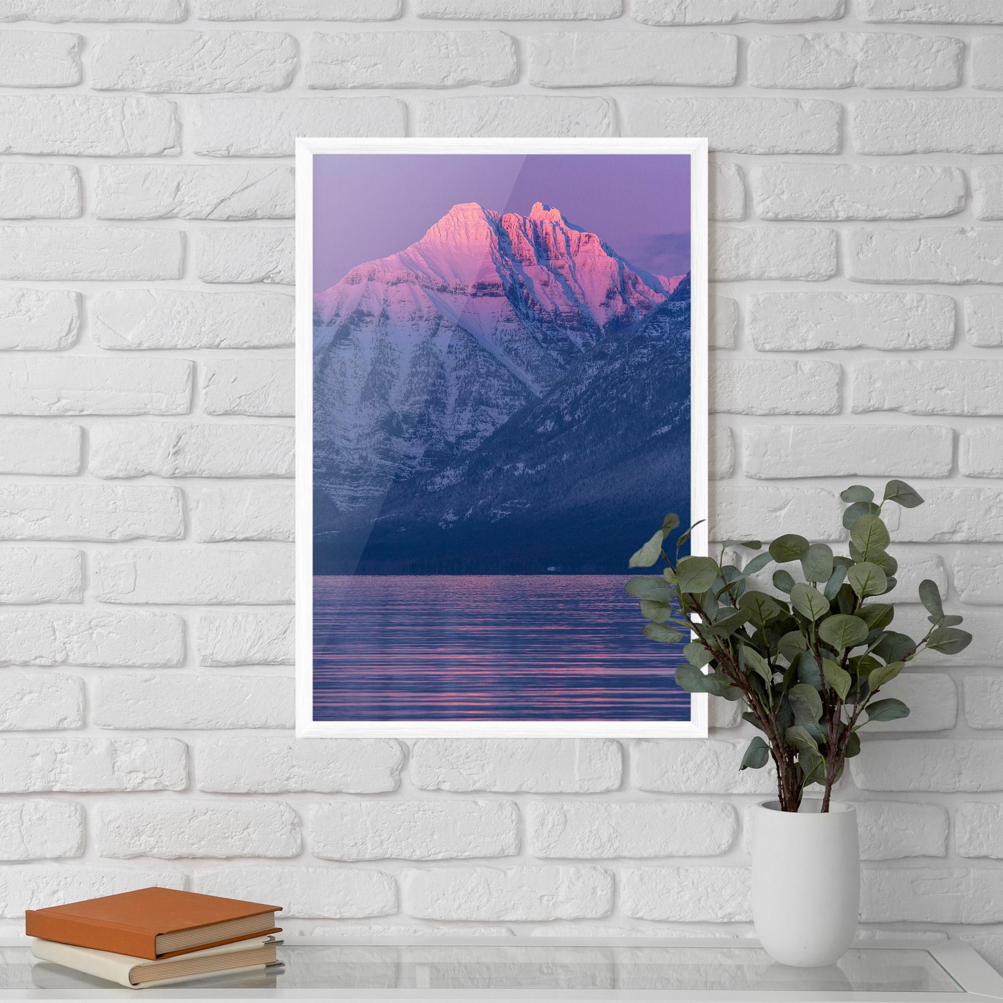 Gerahmte Poster Purple Snowy View mockup 5