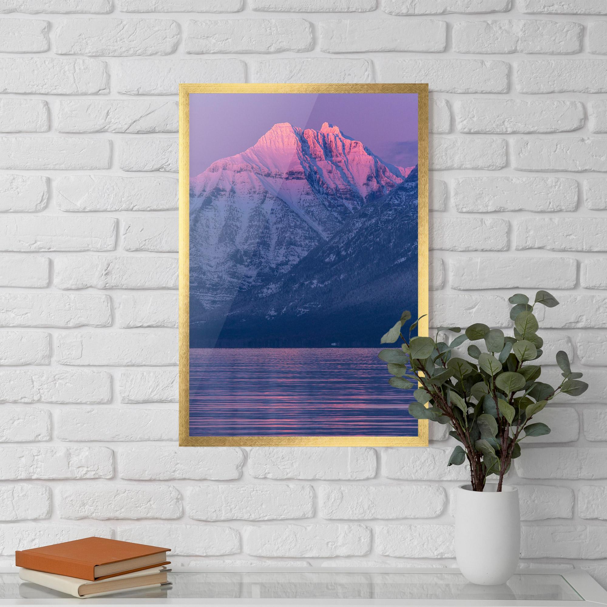 Gerahmte Poster Purple Snowy View mockup 5
