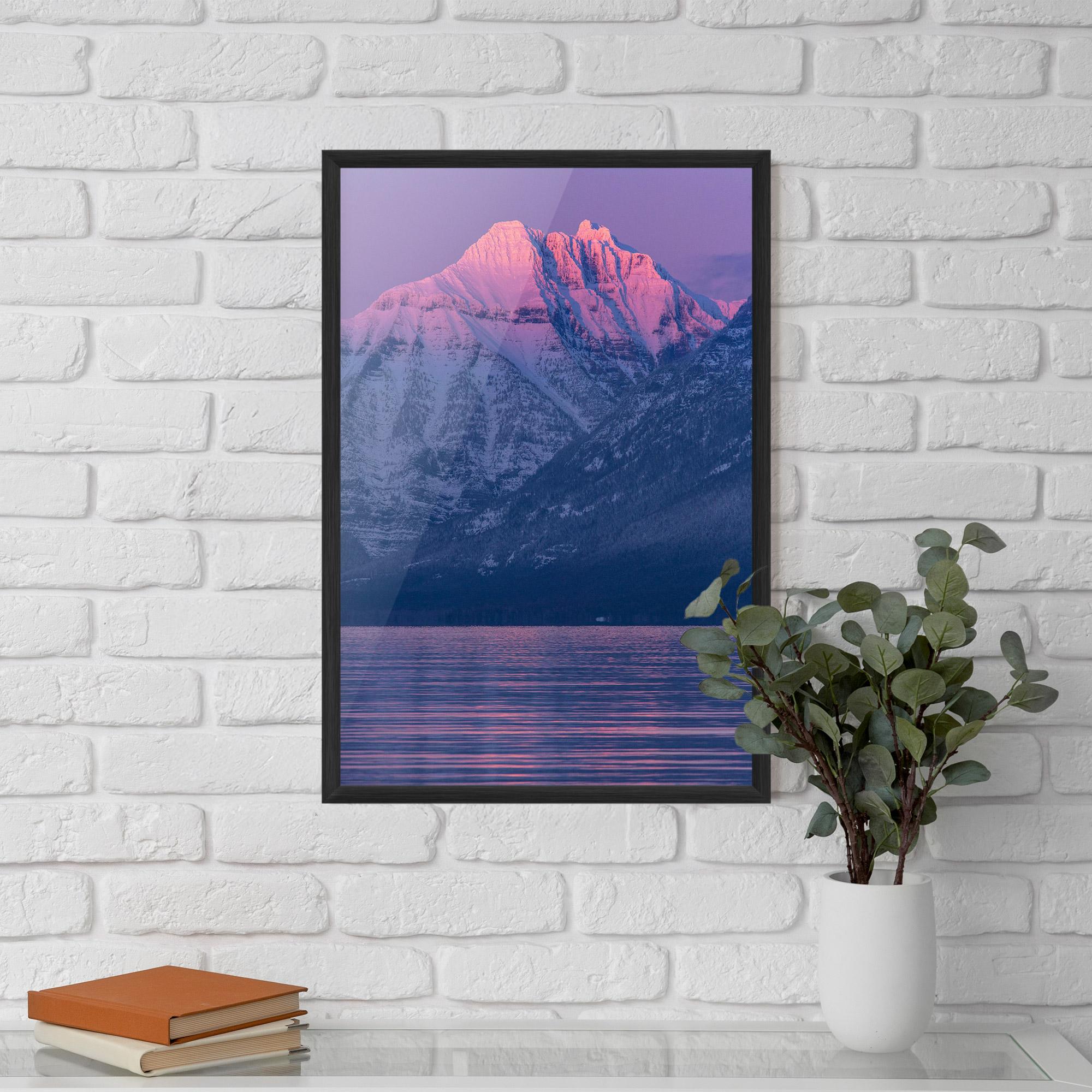 Gerahmte Poster Purple Snowy View mockup 5