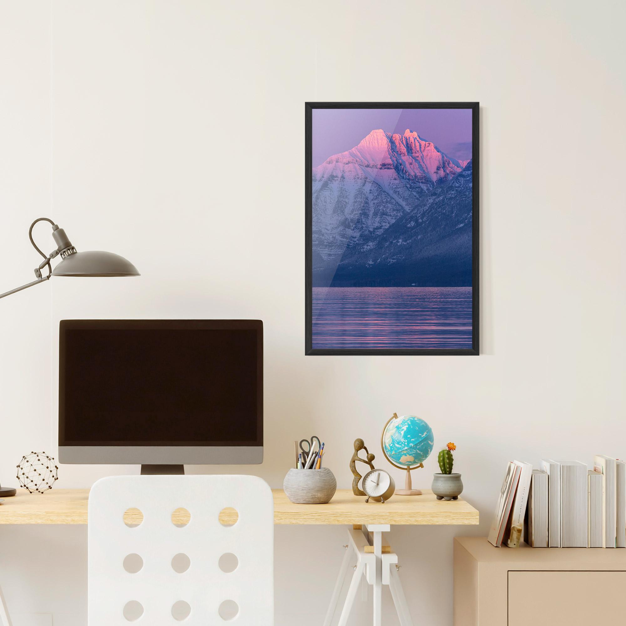 Gerahmte Poster Purple Snowy View mockup 6