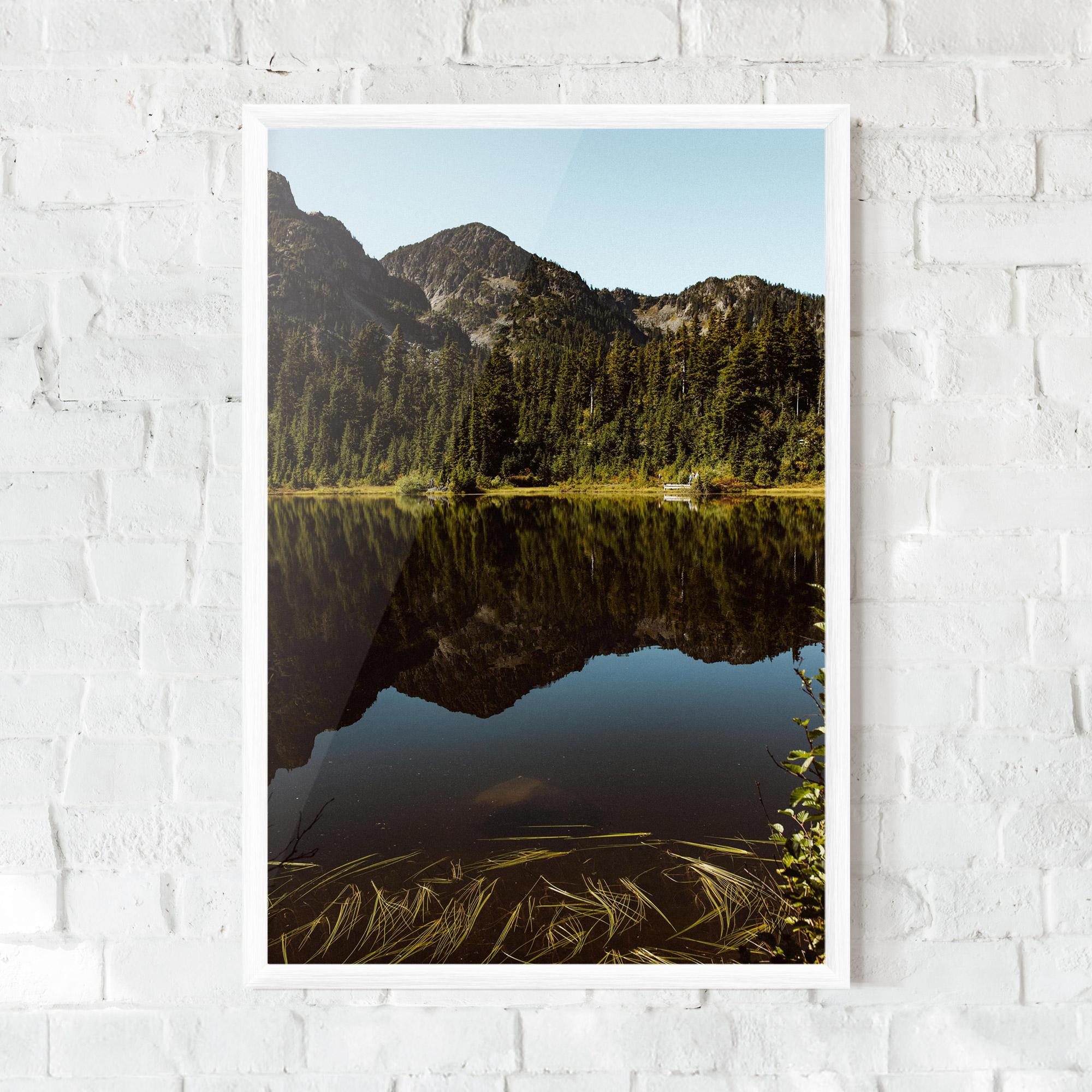 Gerahmte Poster Big Lake Mountain mockup 0
