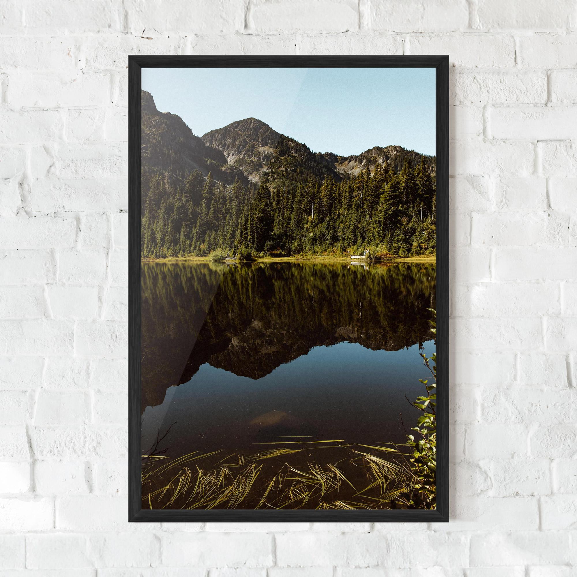 Gerahmte Poster Big Lake Mountain mockup 0