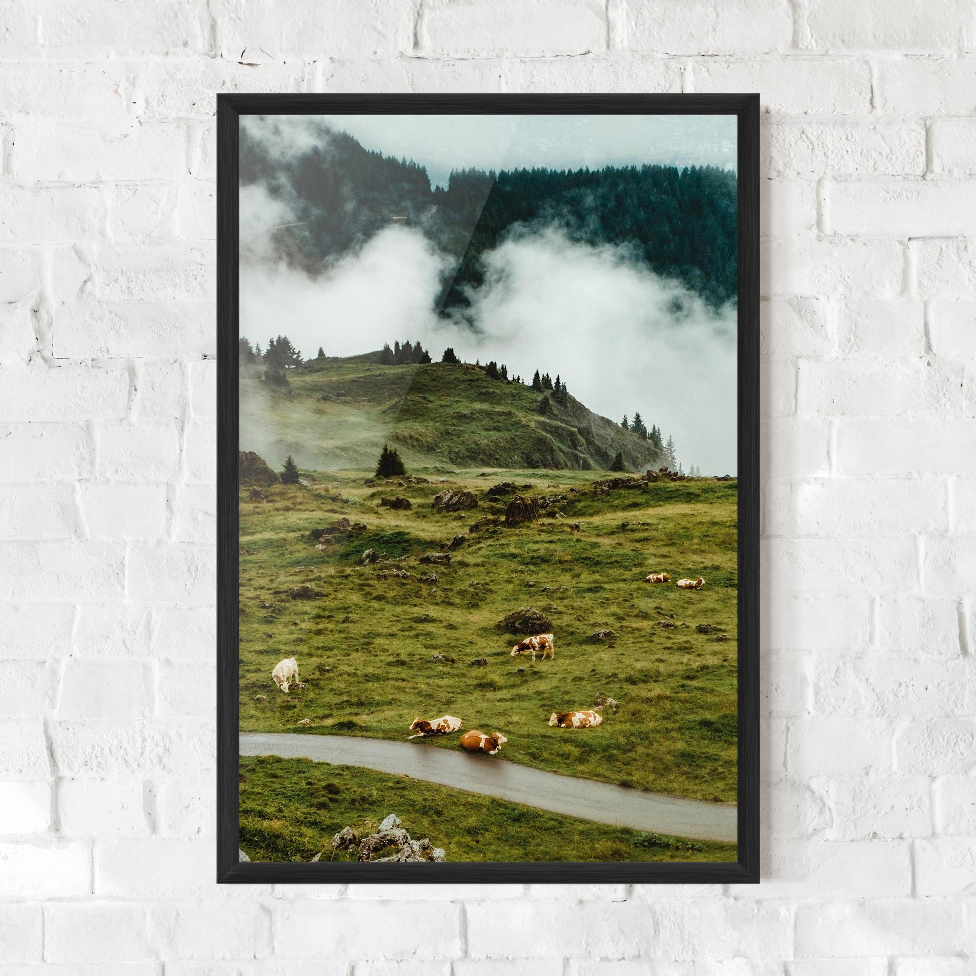 Gerahmte Poster Cow Field View mockup 0