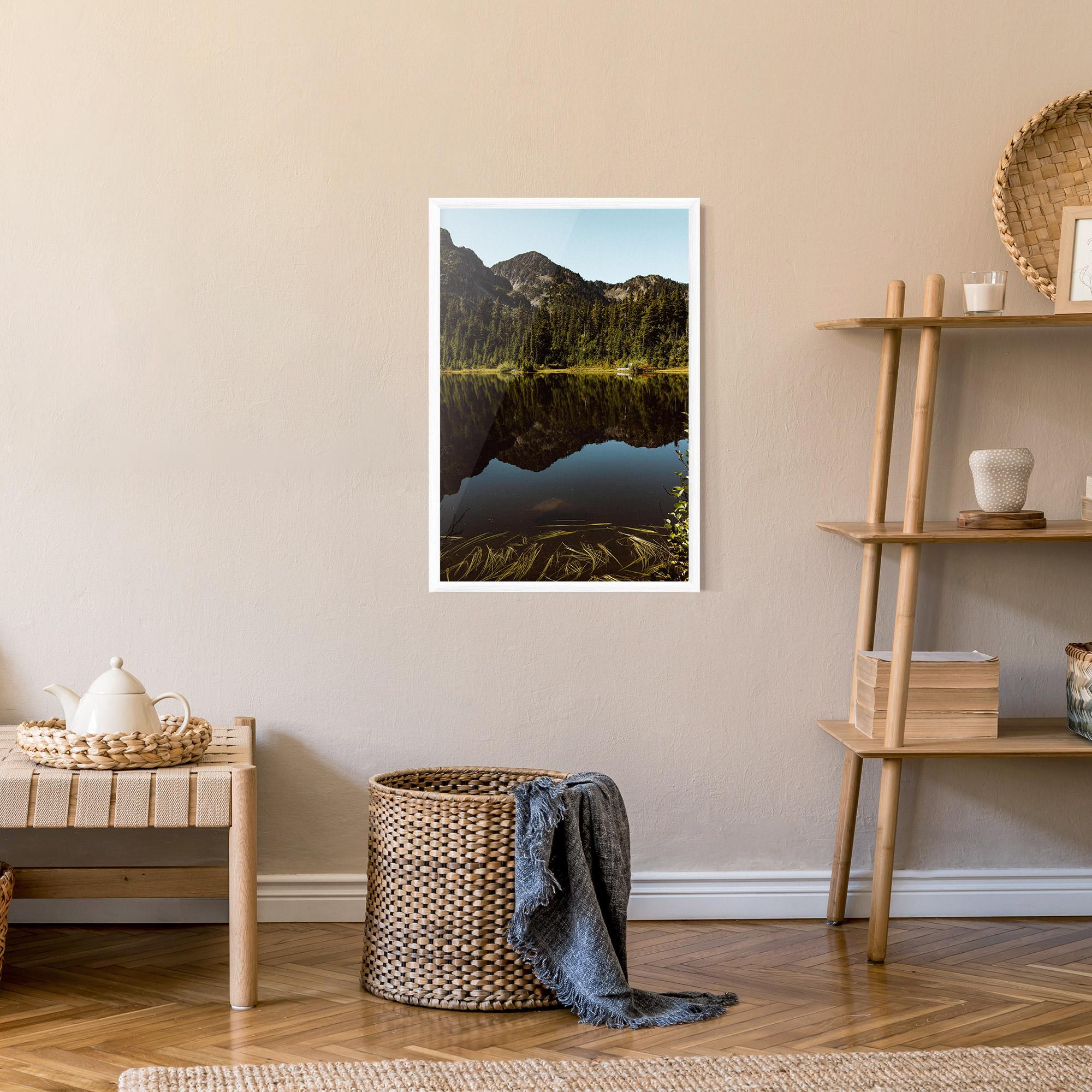 Gerahmte Poster Big Lake Mountain mockup 9