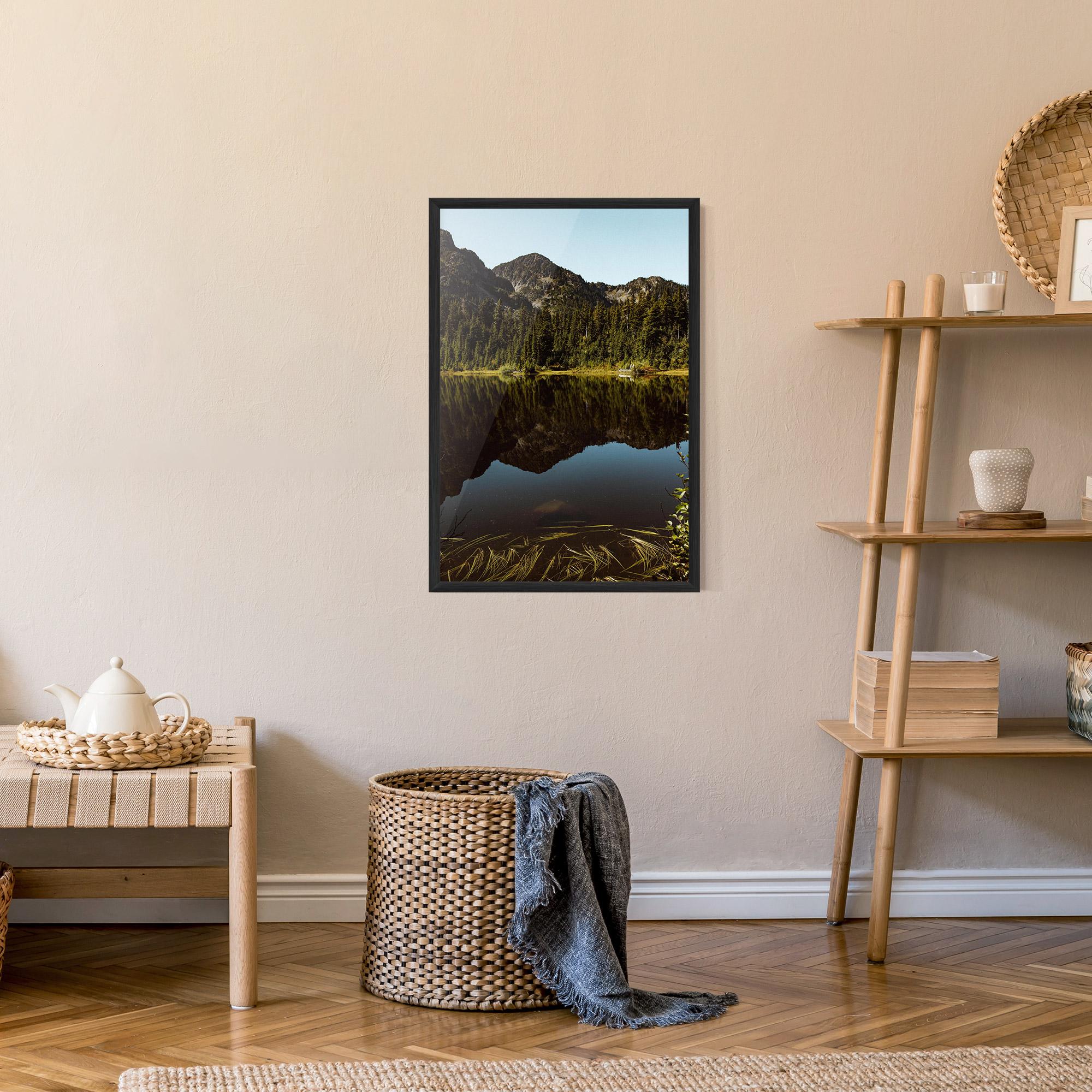 Gerahmte Poster Big Lake Mountain mockup 9