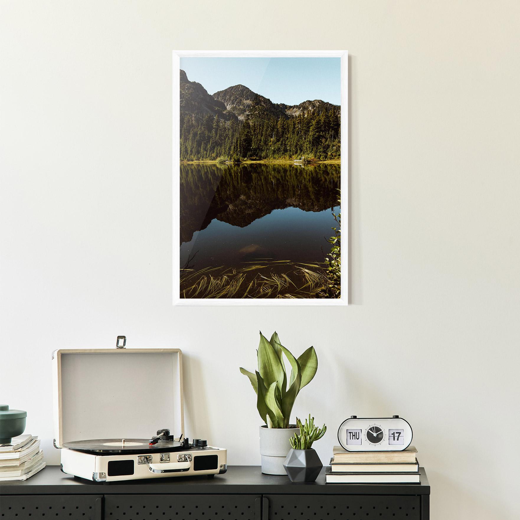 Gerahmte Poster Big Lake Mountain mockup 2