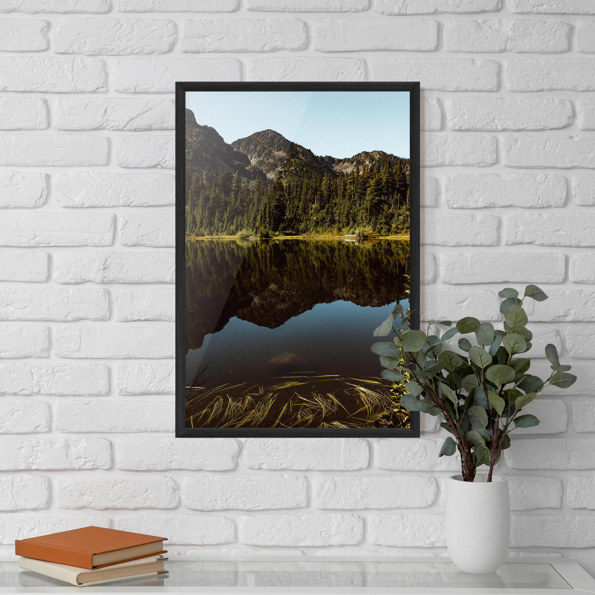 Gerahmte Poster Big Lake Mountain mockup 5