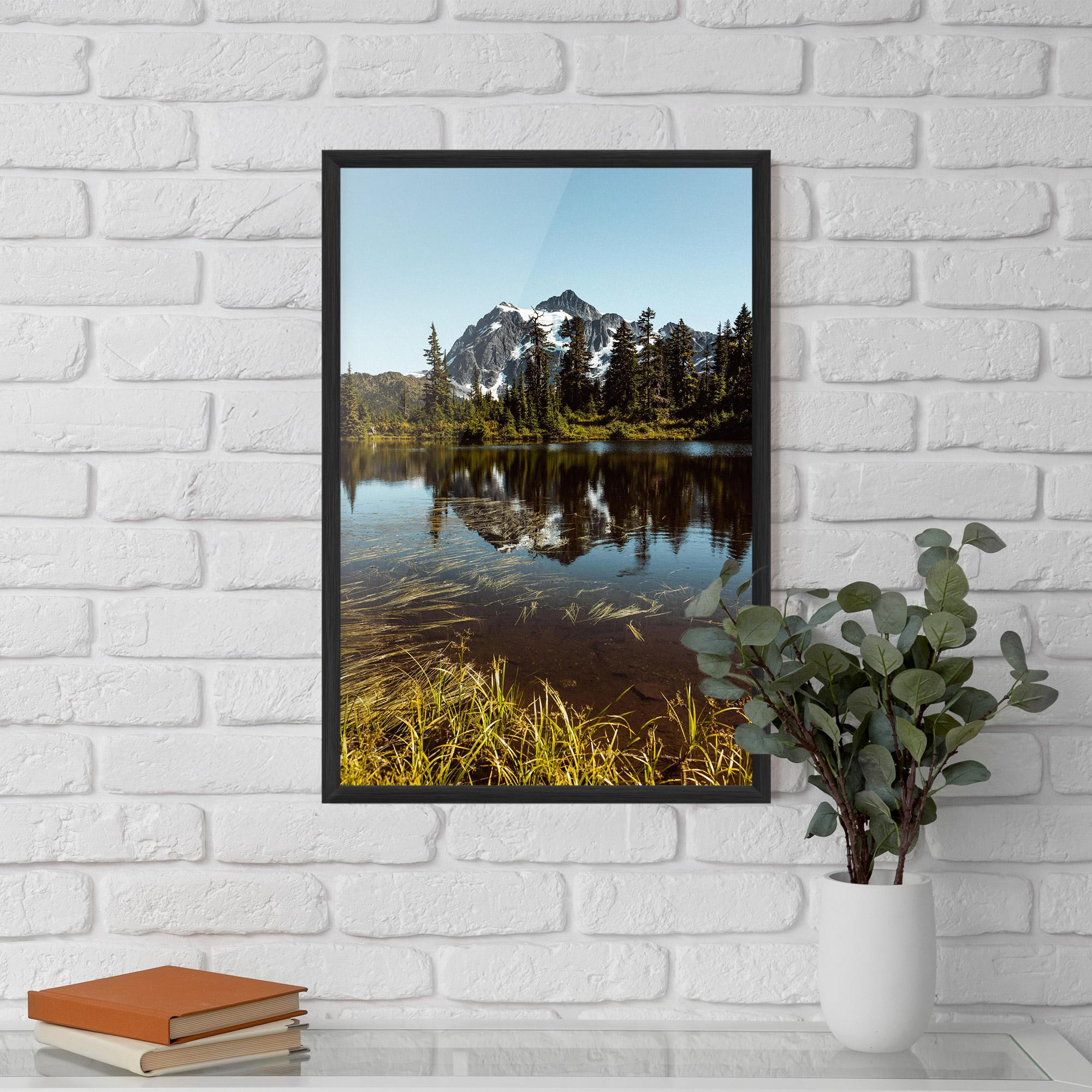 Gerahmte Poster Lake Snow Mountain mockup 5