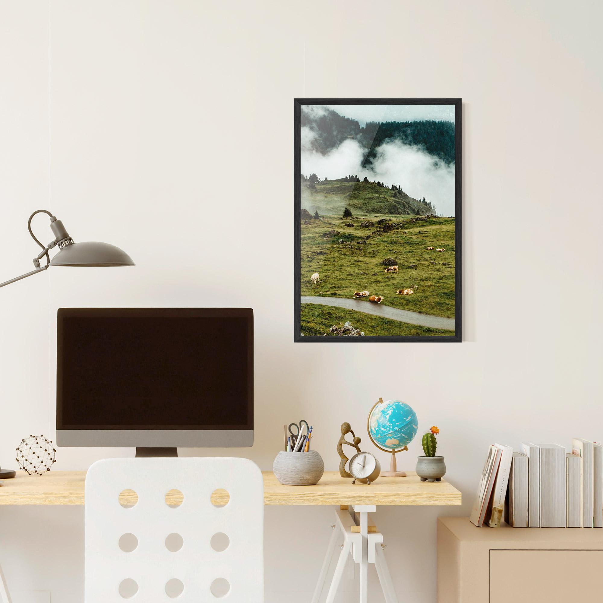Gerahmte Poster Cow Field View mockup 6