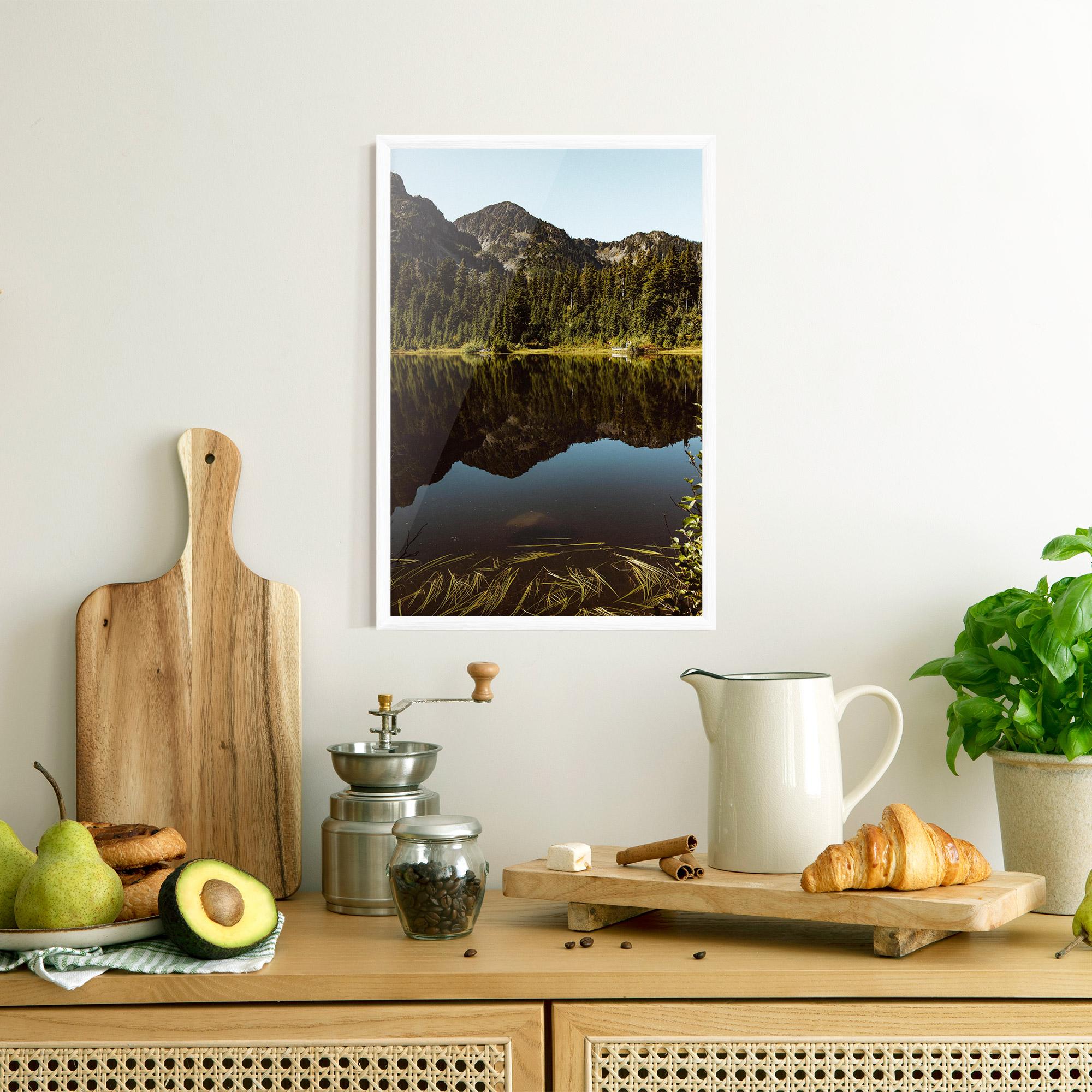 Gerahmte Poster Big Lake Mountain mockup 8