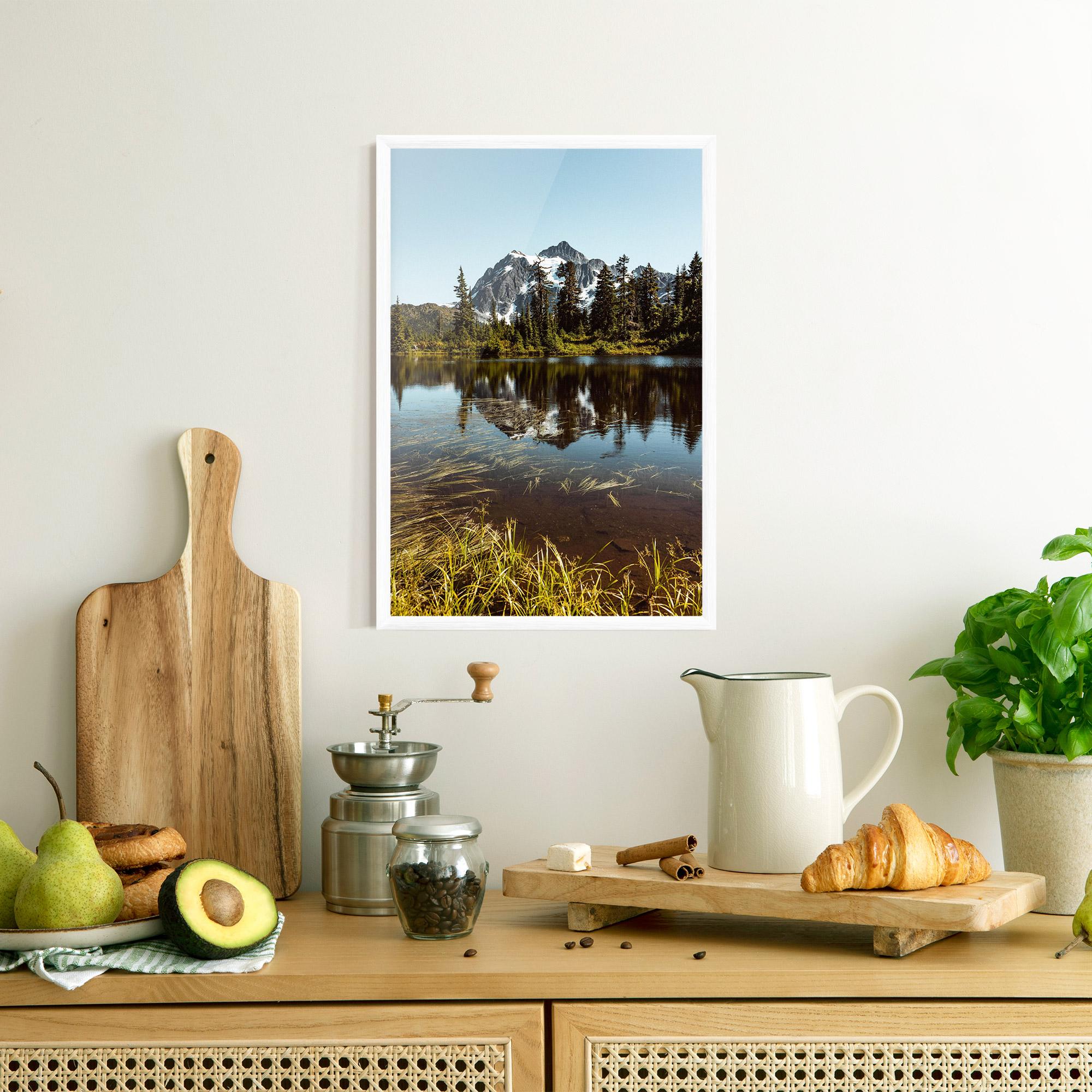 Gerahmte Poster Lake Snow Mountain mockup 8