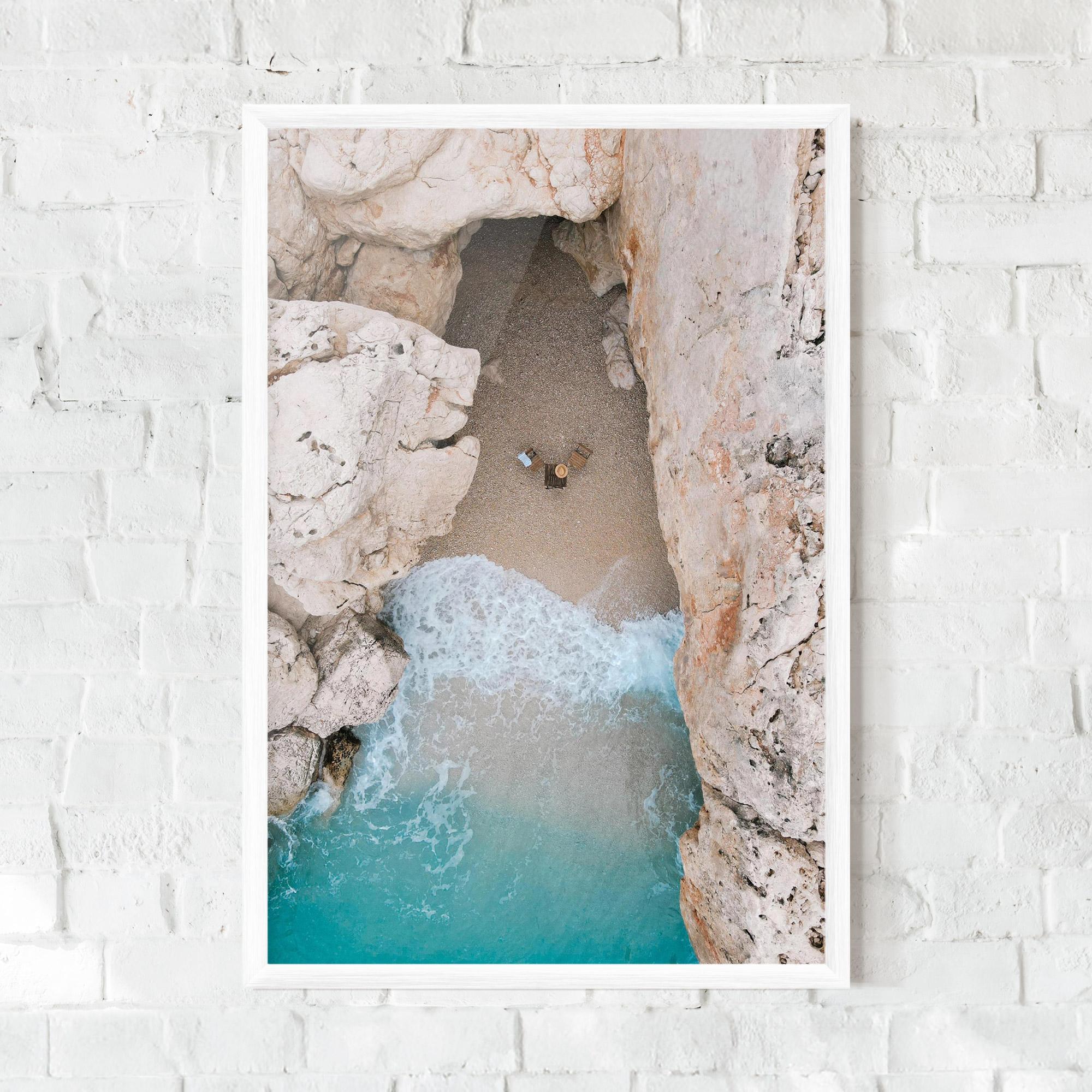 Gerahmte Poster Private White Cave mockup 0