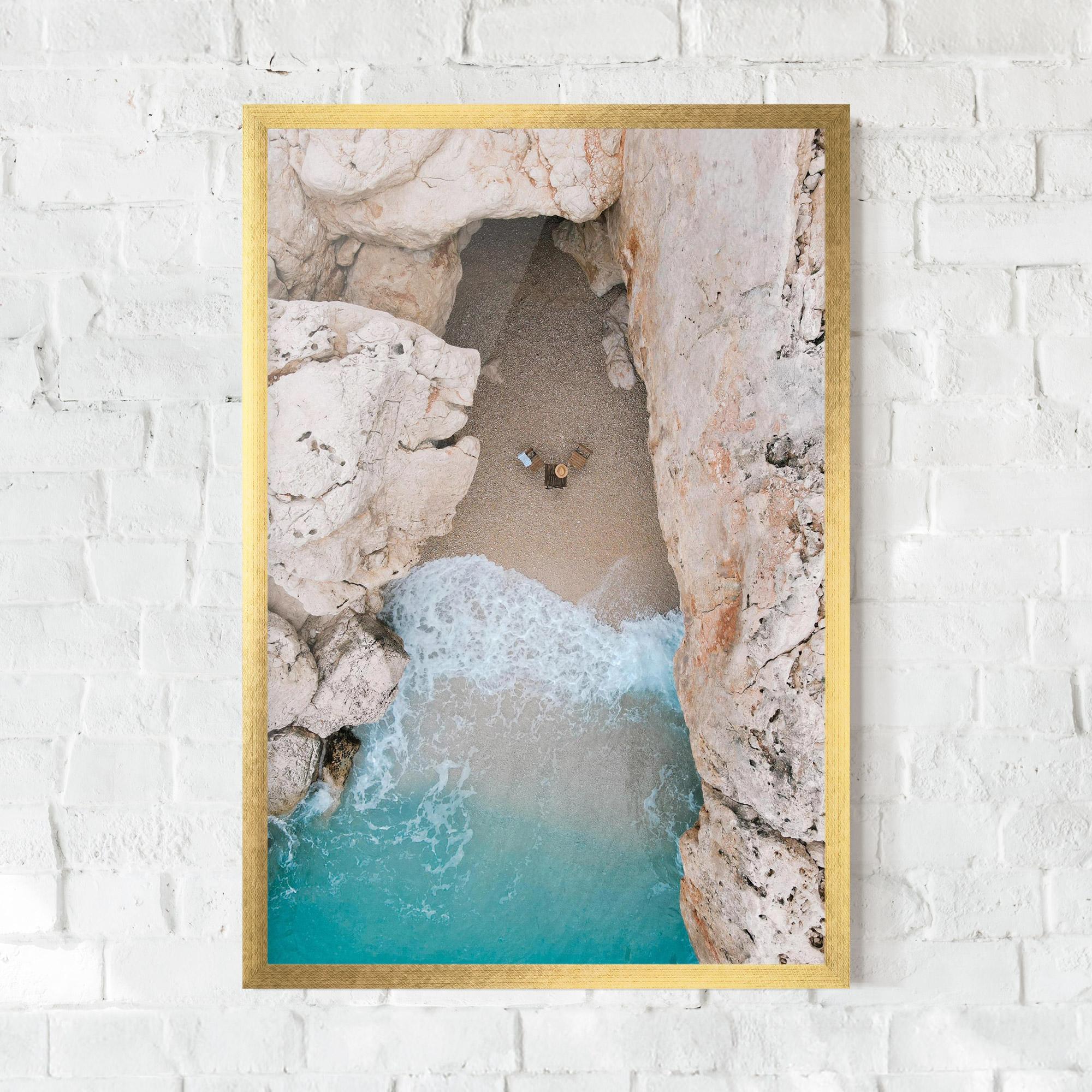 Gerahmte Poster Private White Cave mockup 0