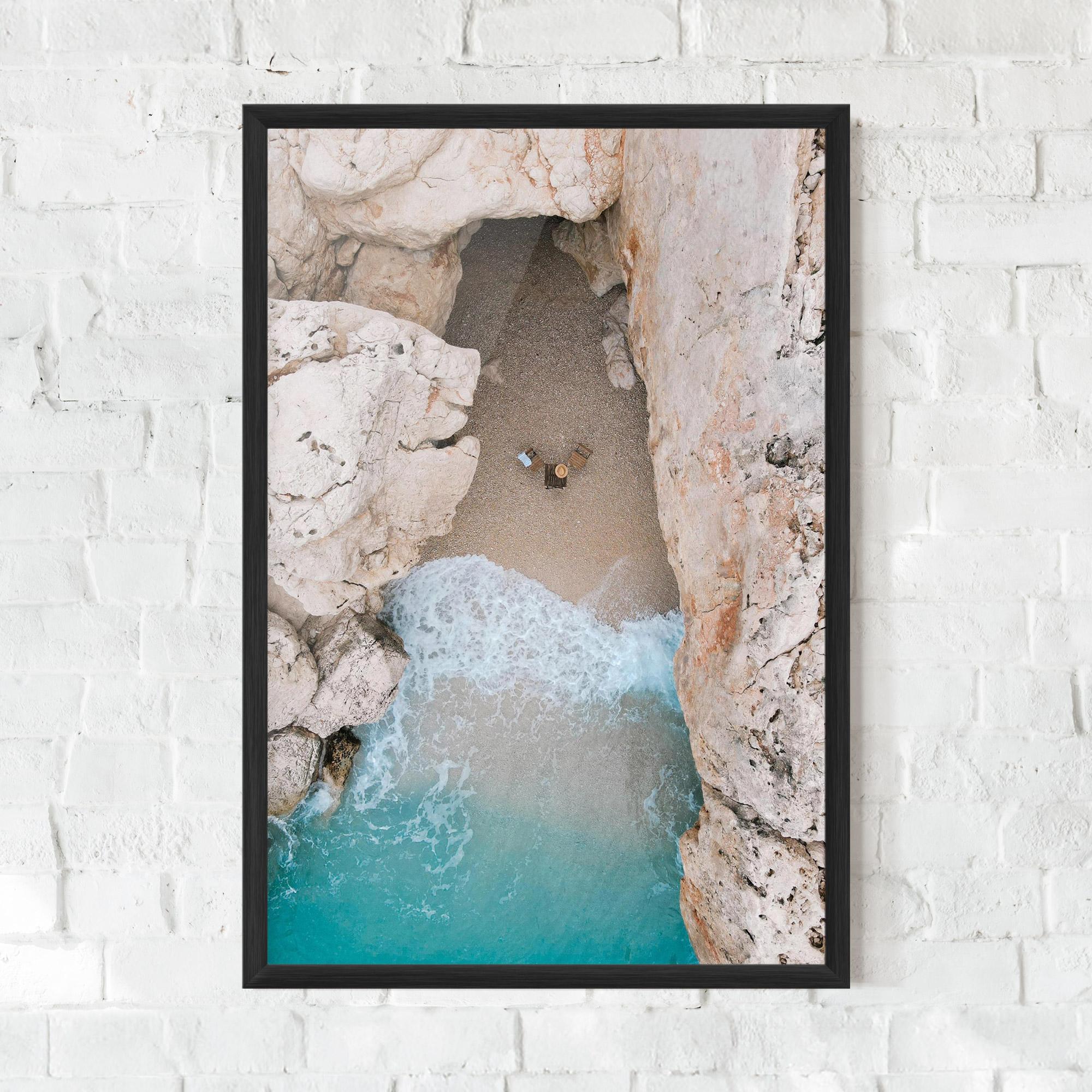Gerahmte Poster Private White Cave mockup 0