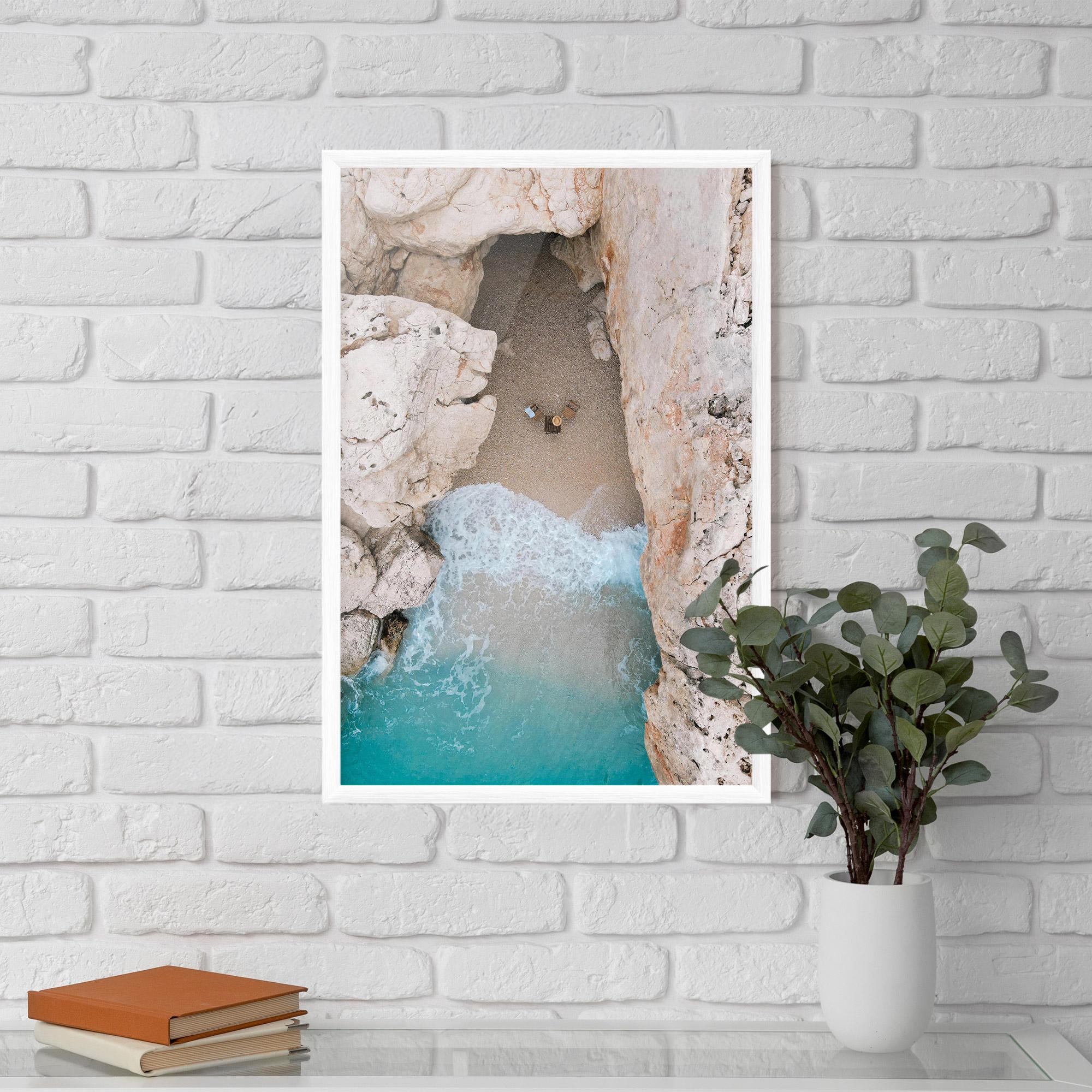 Gerahmte Poster Private White Cave mockup 5