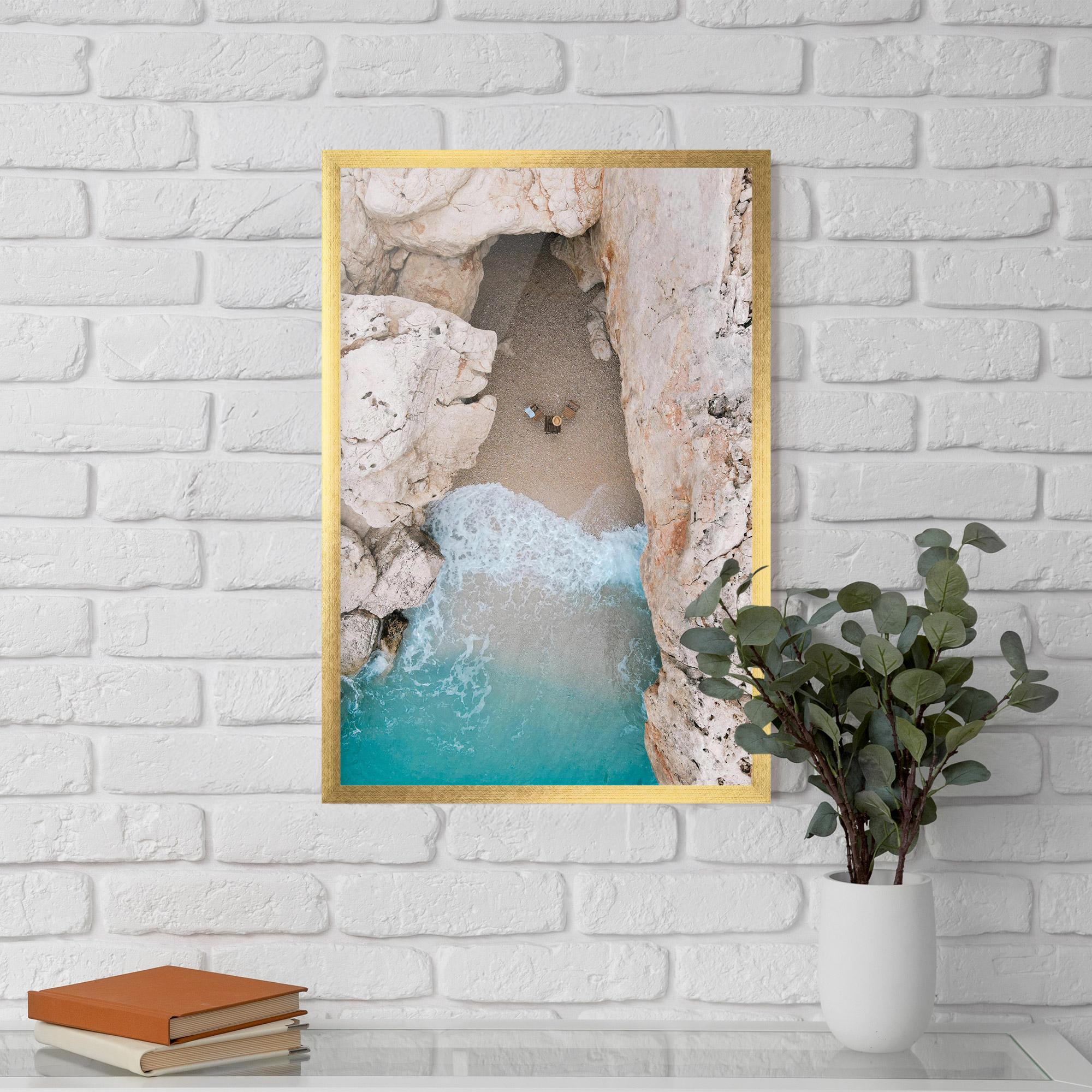 Gerahmte Poster Private White Cave mockup 5