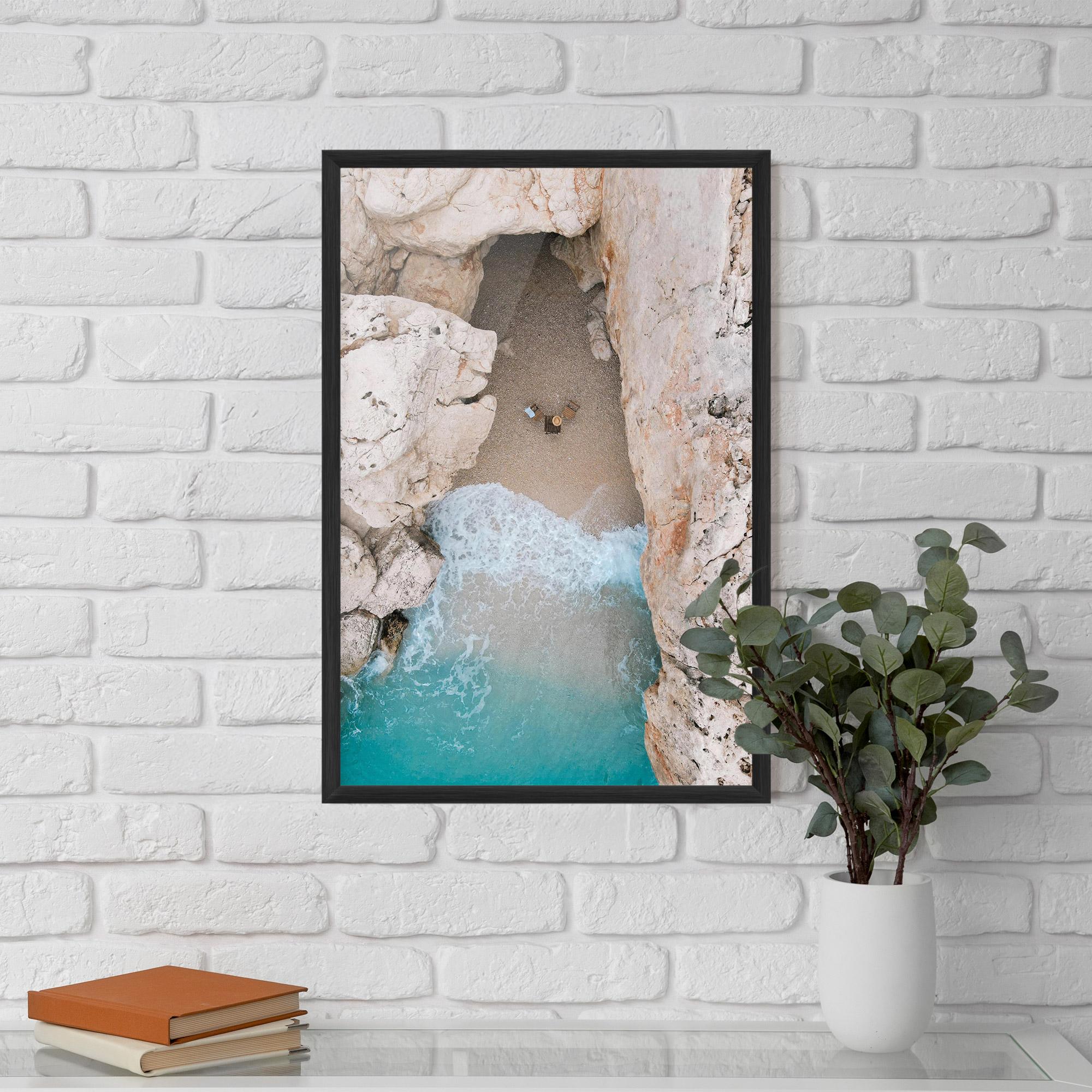 Gerahmte Poster Private White Cave mockup 5
