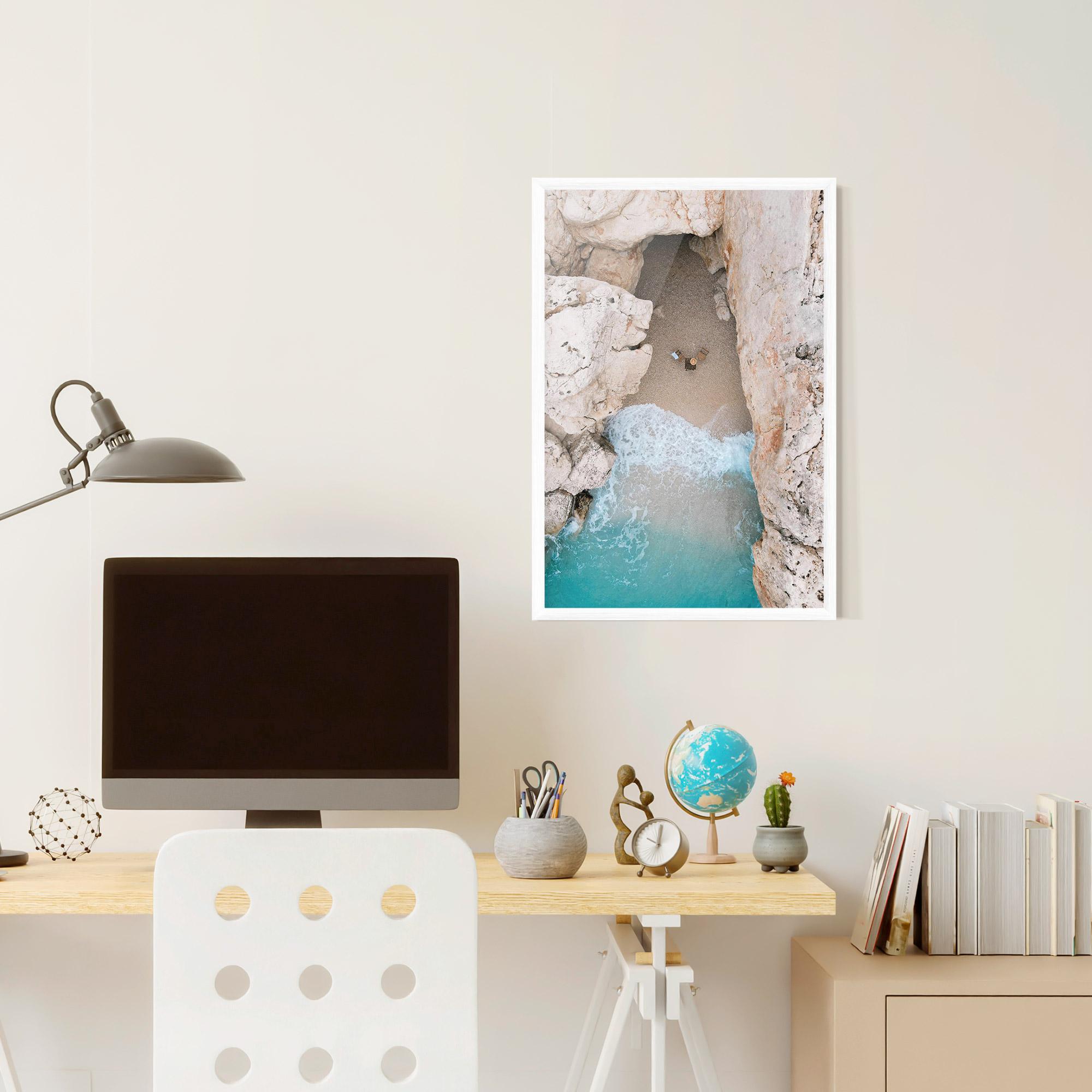 Gerahmte Poster Private White Cave mockup 6