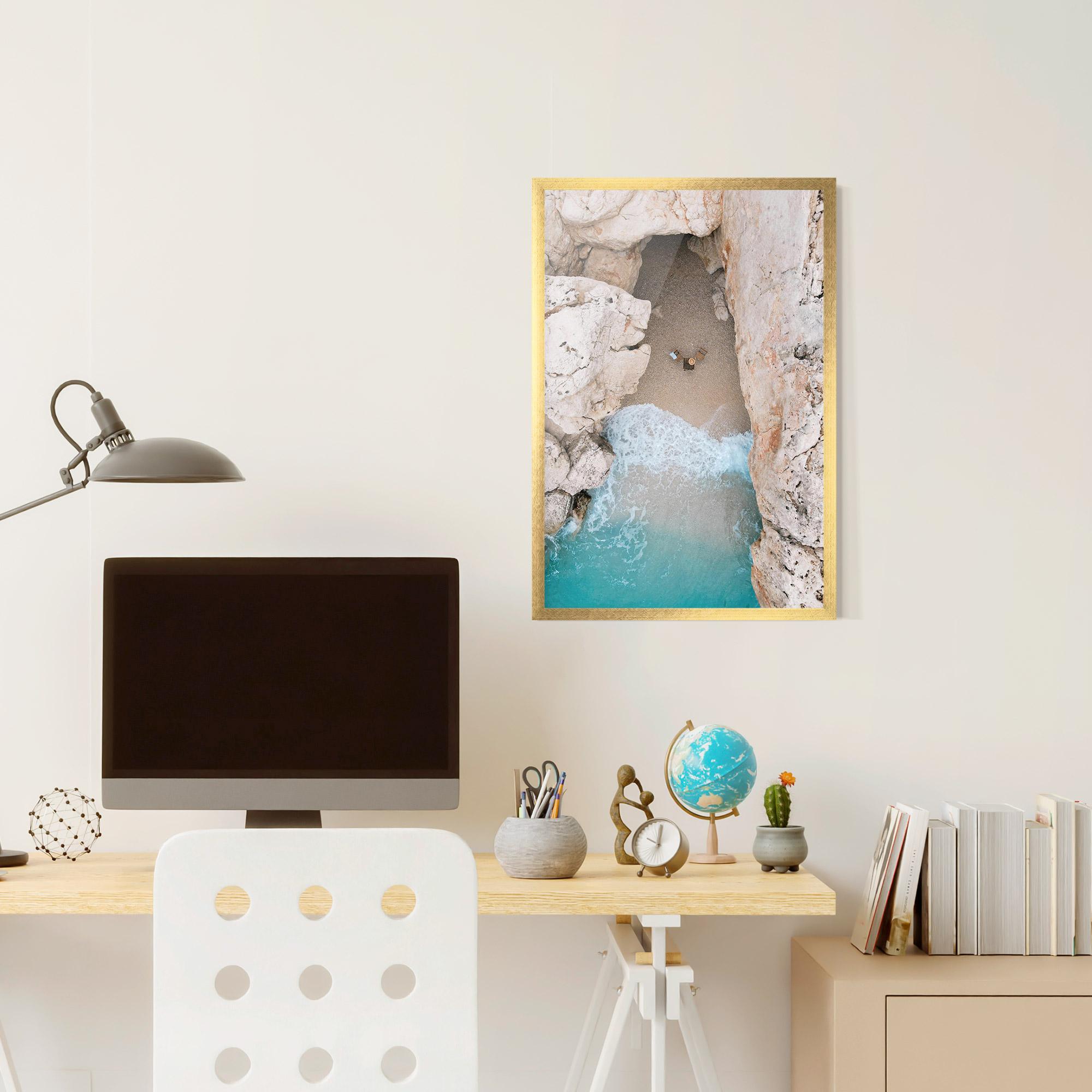 Gerahmte Poster Private White Cave mockup 6