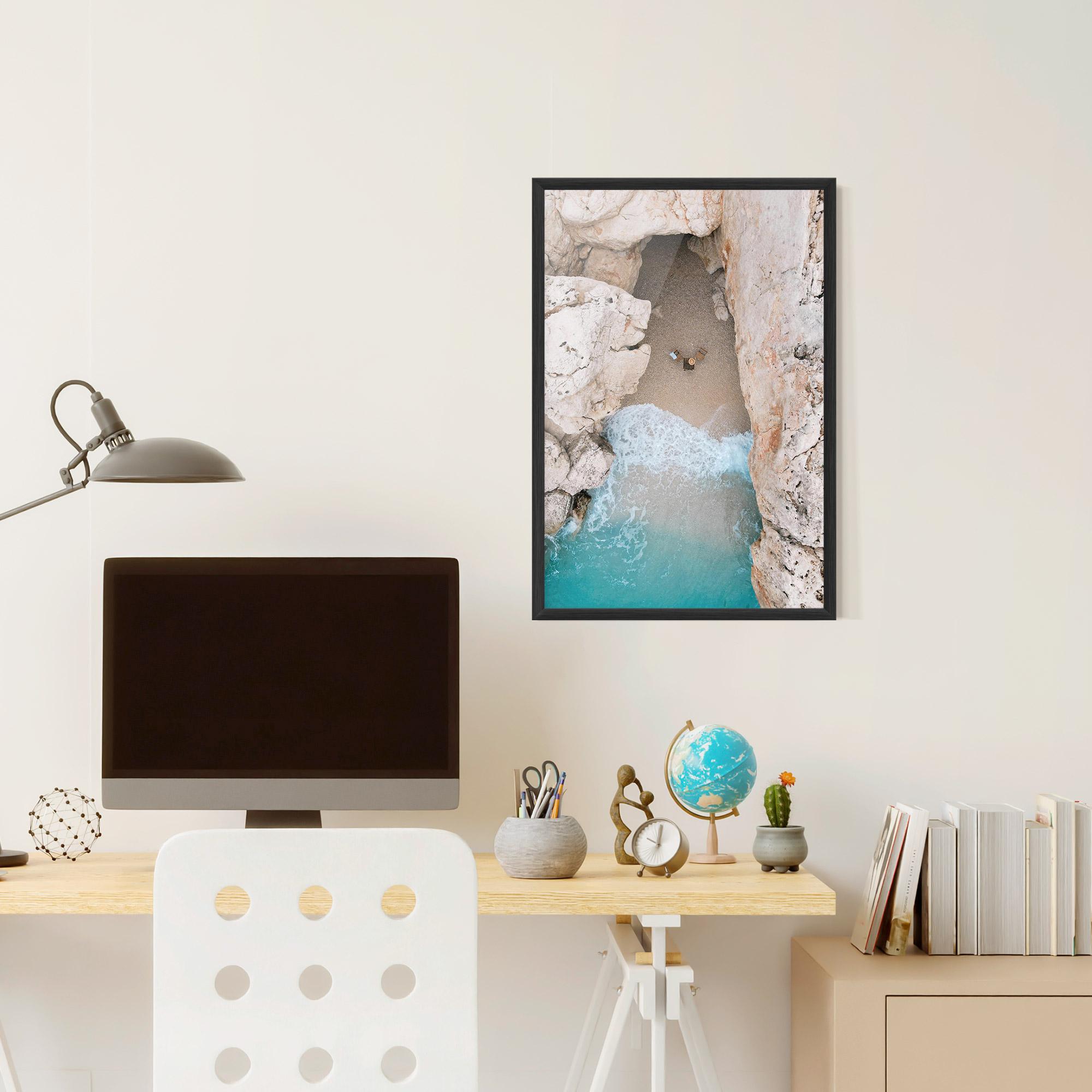 Gerahmte Poster Private White Cave mockup 6