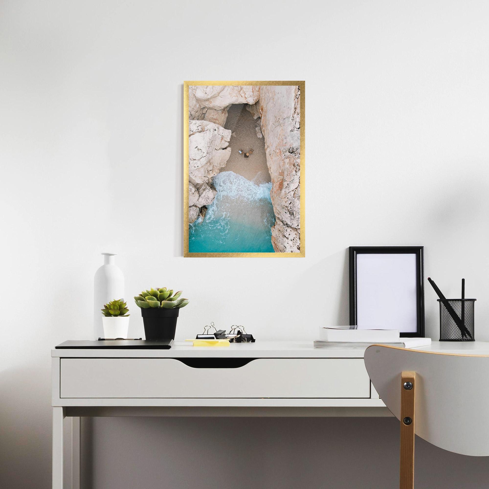 Gerahmte Poster Private White Cave mockup 7