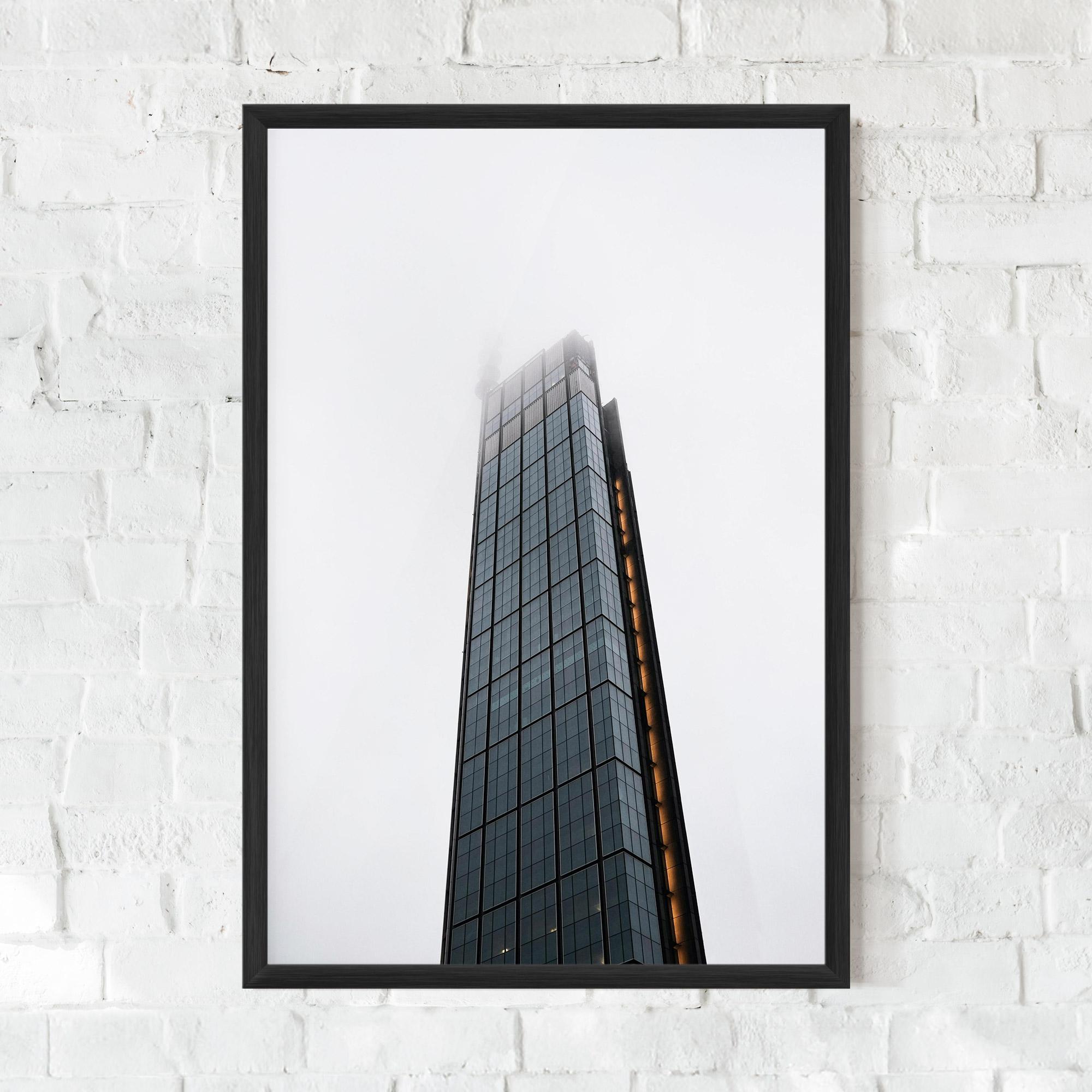 Gerahmte Poster Foggy High Building mockup 0
