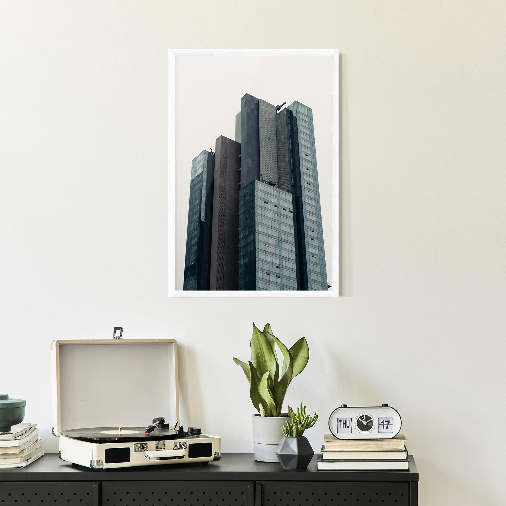 Gerahmte Poster Blue High Building mockup 2