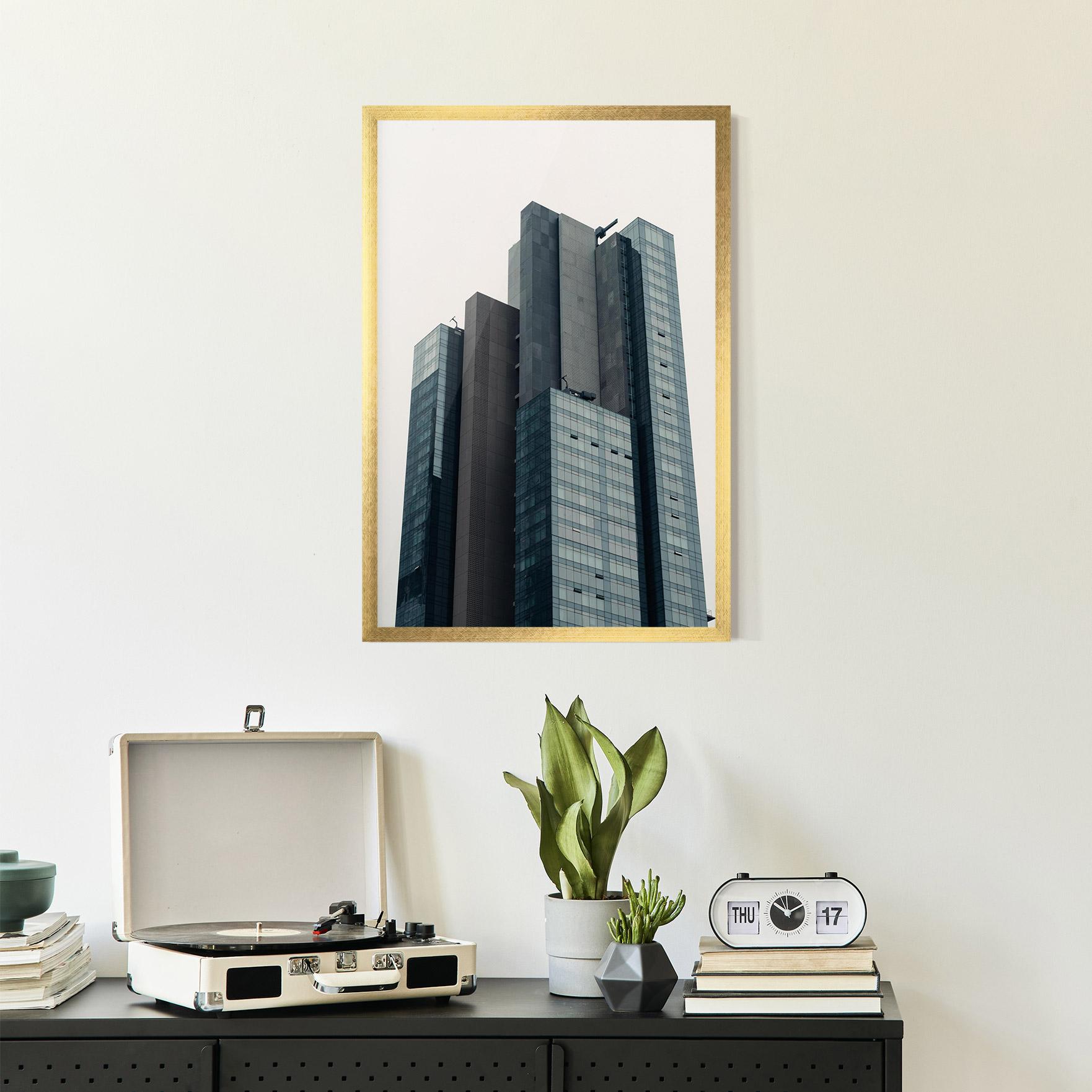 Gerahmte Poster Blue High Building mockup 2