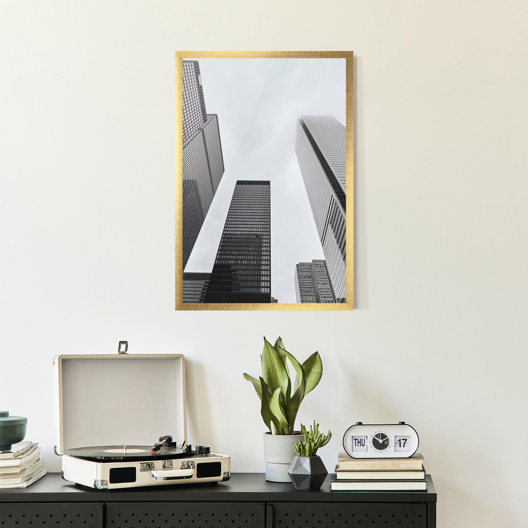 Gerahmte Poster Grey High Building mockup 2