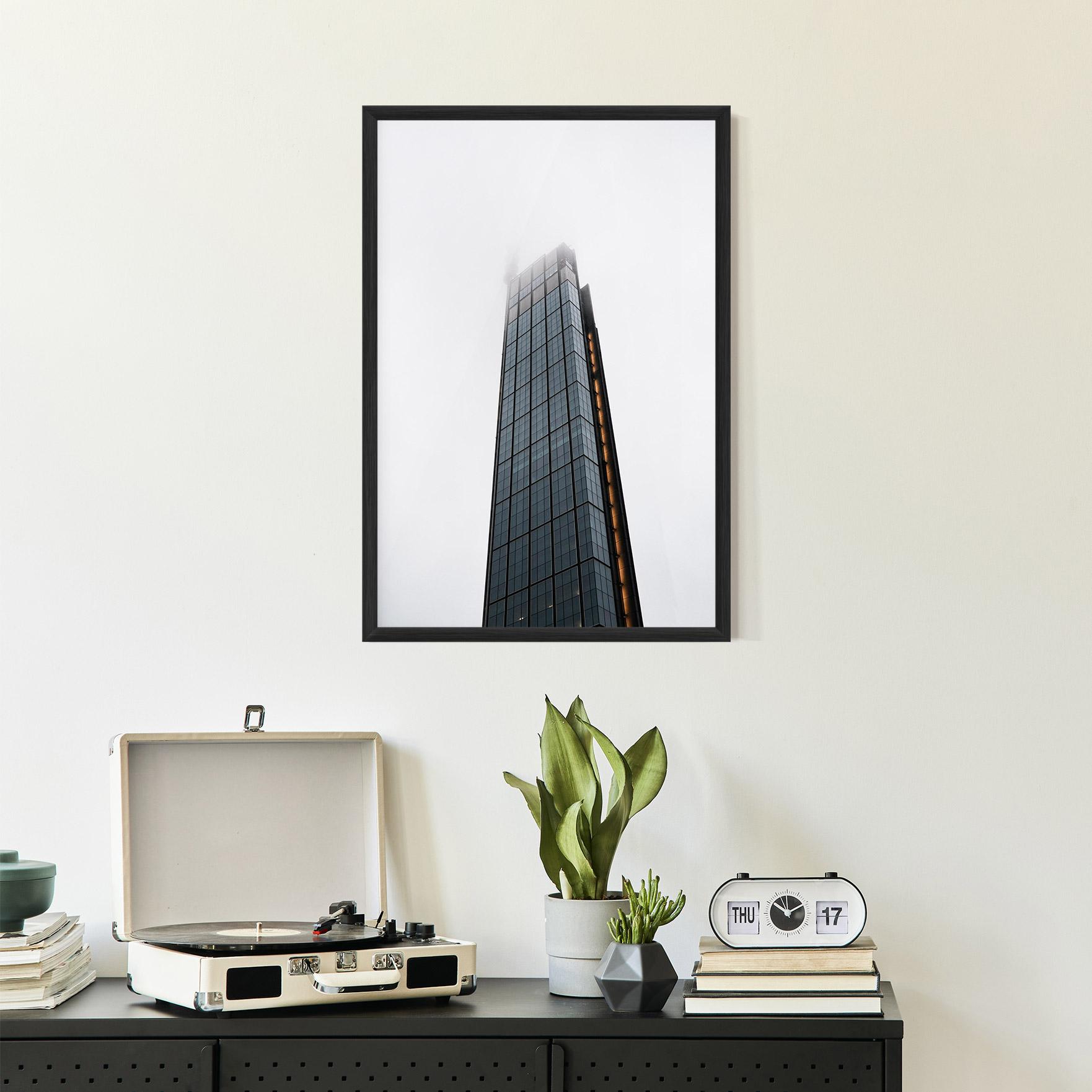 Gerahmte Poster Foggy High Building mockup 2