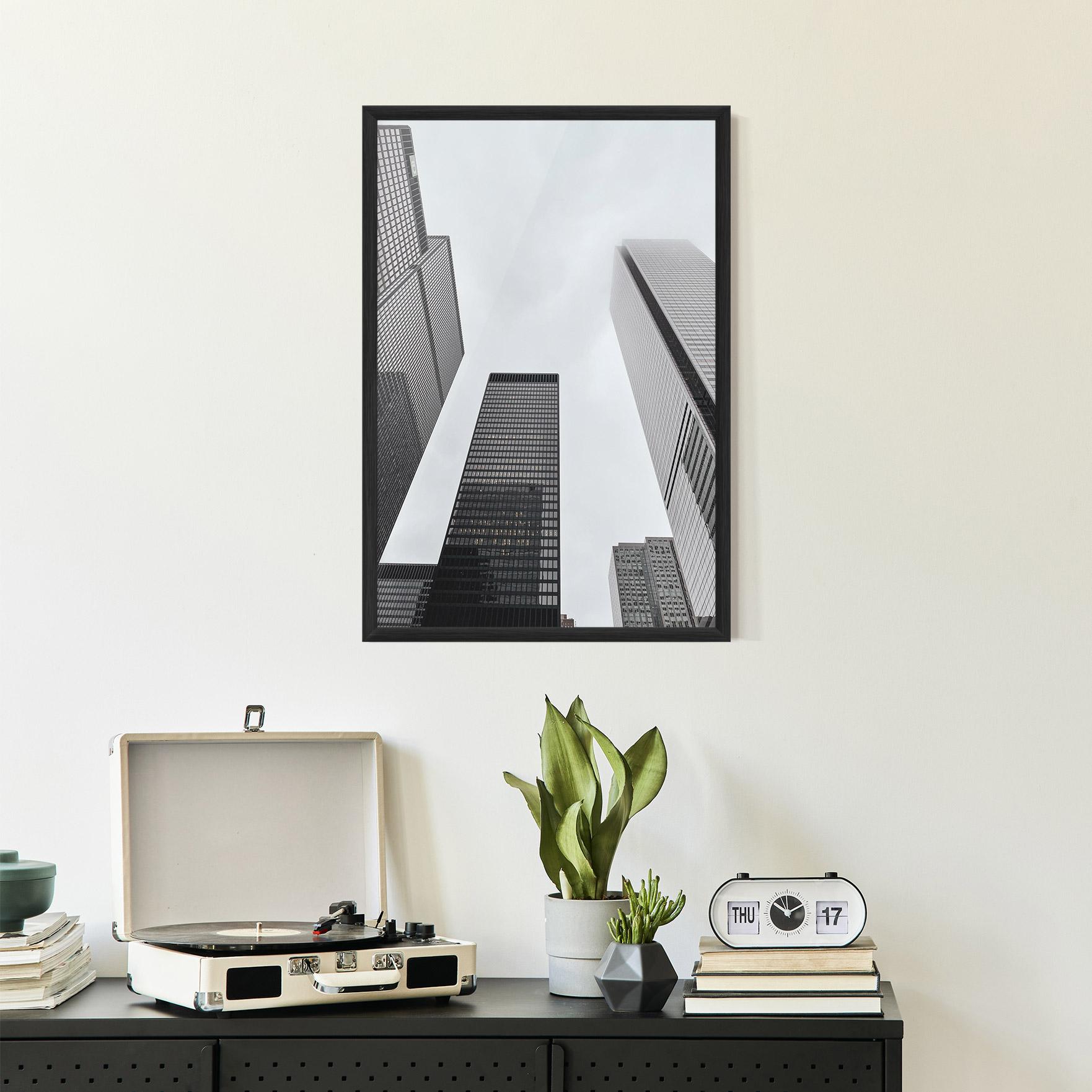 Gerahmte Poster Grey High Building mockup 2