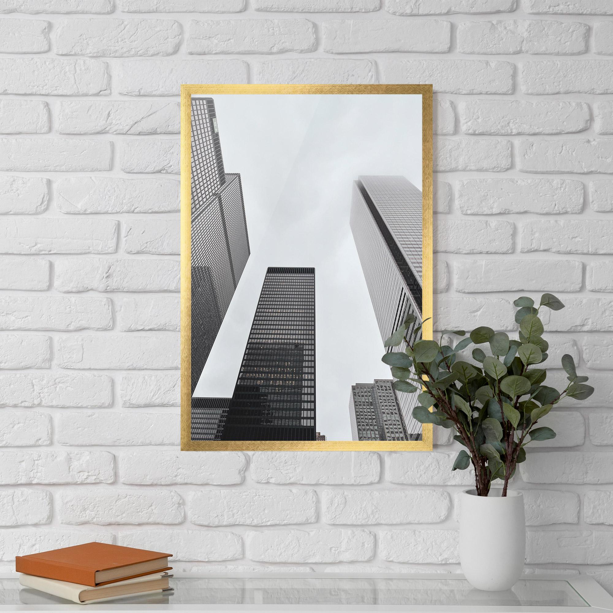 Gerahmte Poster Grey High Building mockup 5