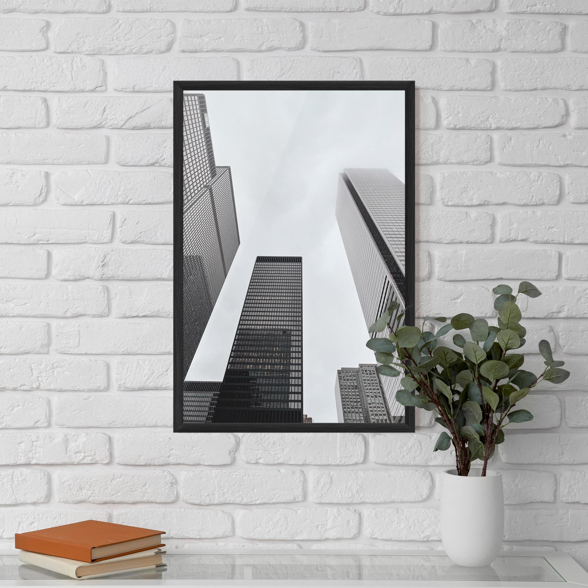 Gerahmte Poster Grey High Building mockup 5