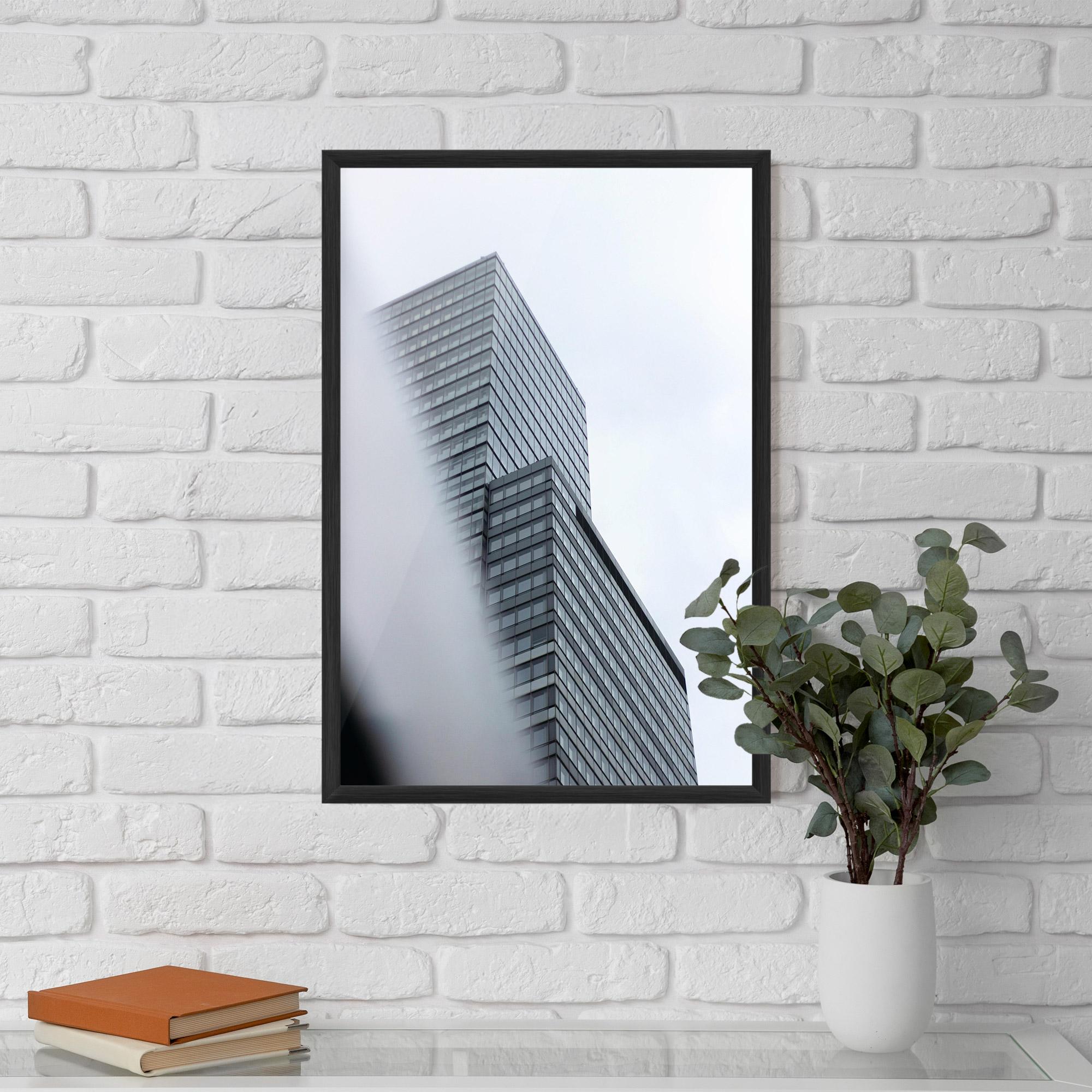 Gerahmte Poster Grey White Building mockup 5
