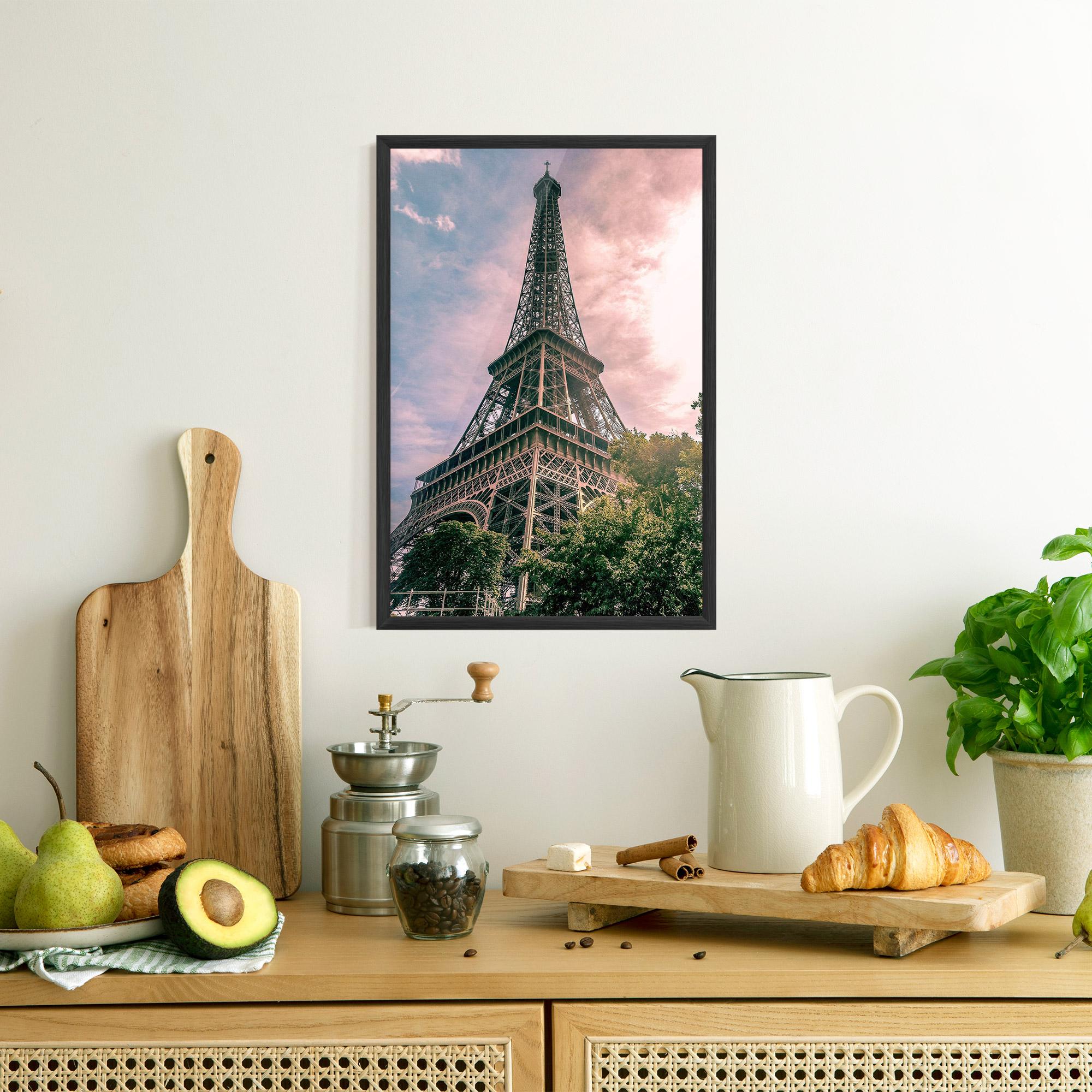 Gerahmte Poster Eiffel Under Pink Sky mockup 8