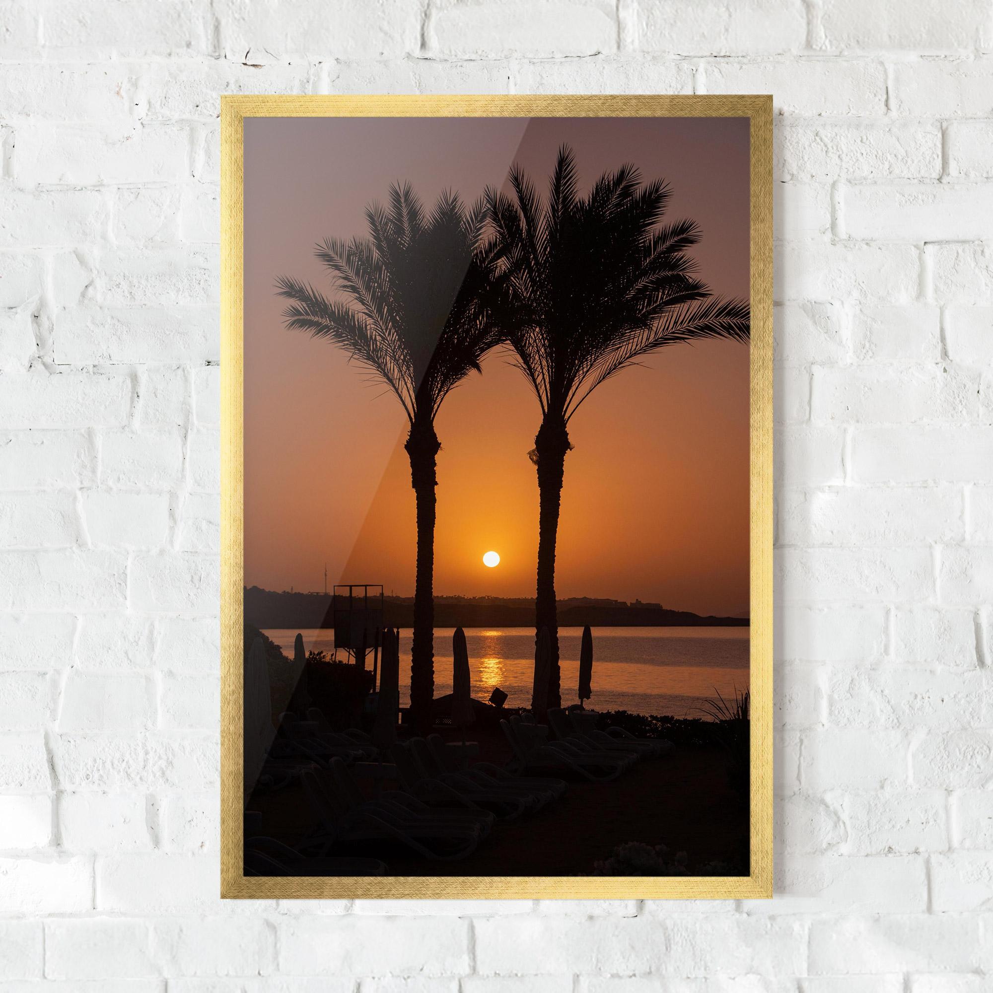 Gerahmte Poster Night Palm mockup 0