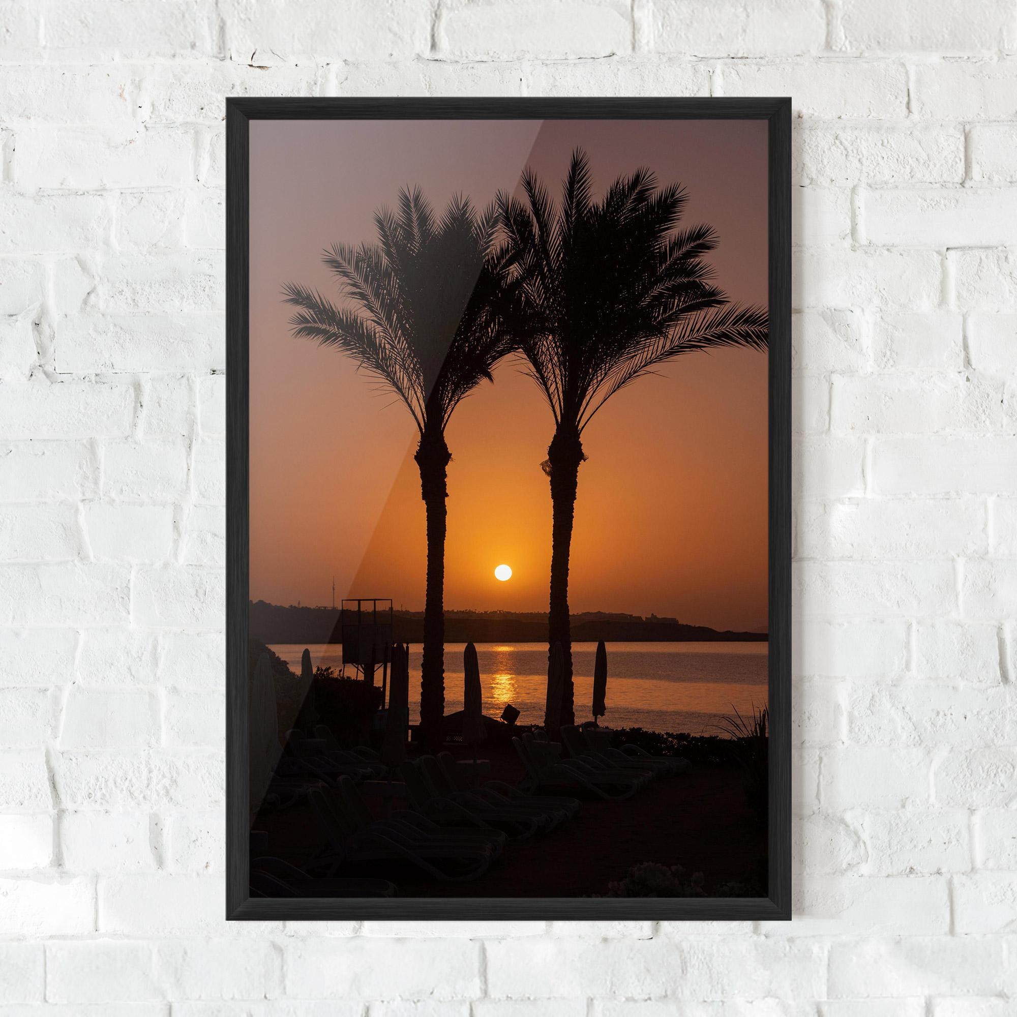 Gerahmte Poster Night Palm mockup 0