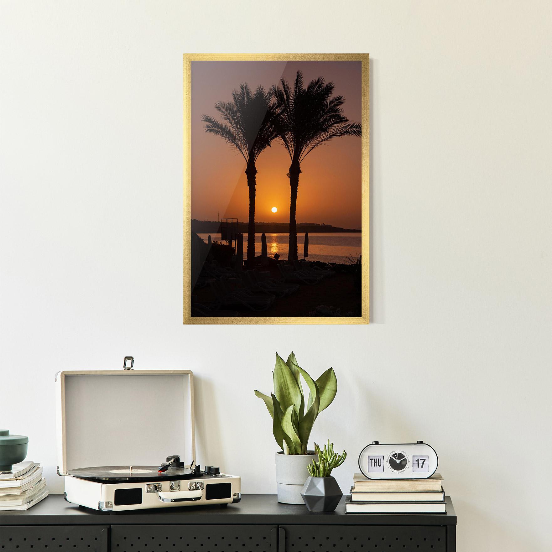 Gerahmte Poster Night Palm mockup 2