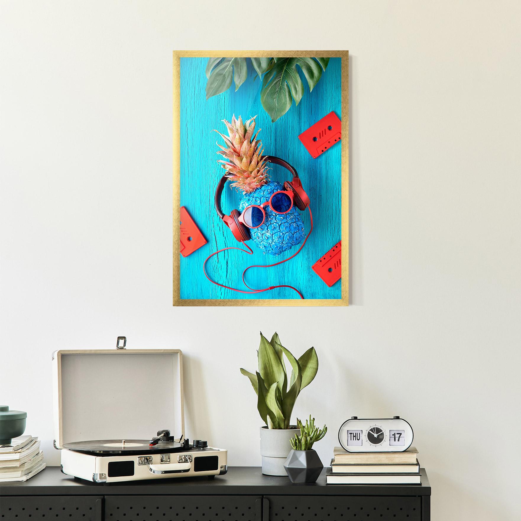 Gerahmte Poster Pineapple On Blue mockup 2
