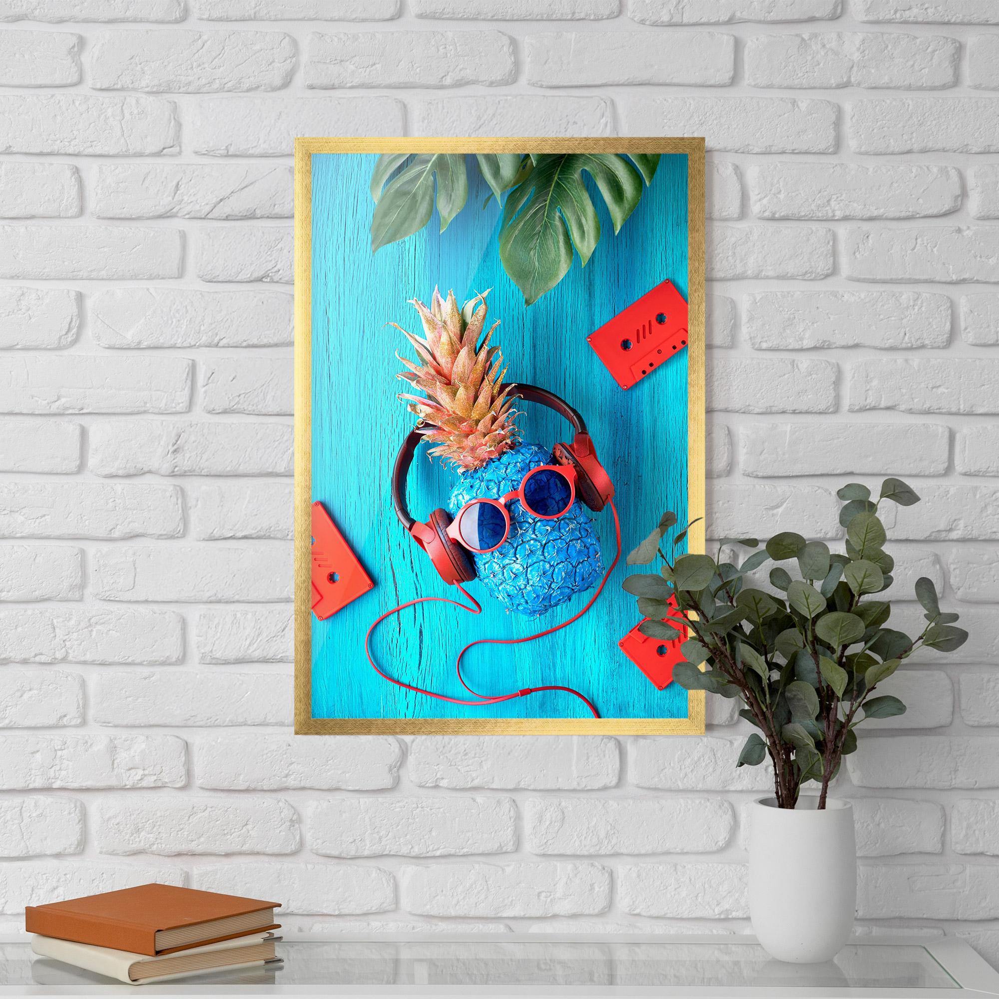 Gerahmte Poster Pineapple On Blue mockup 5