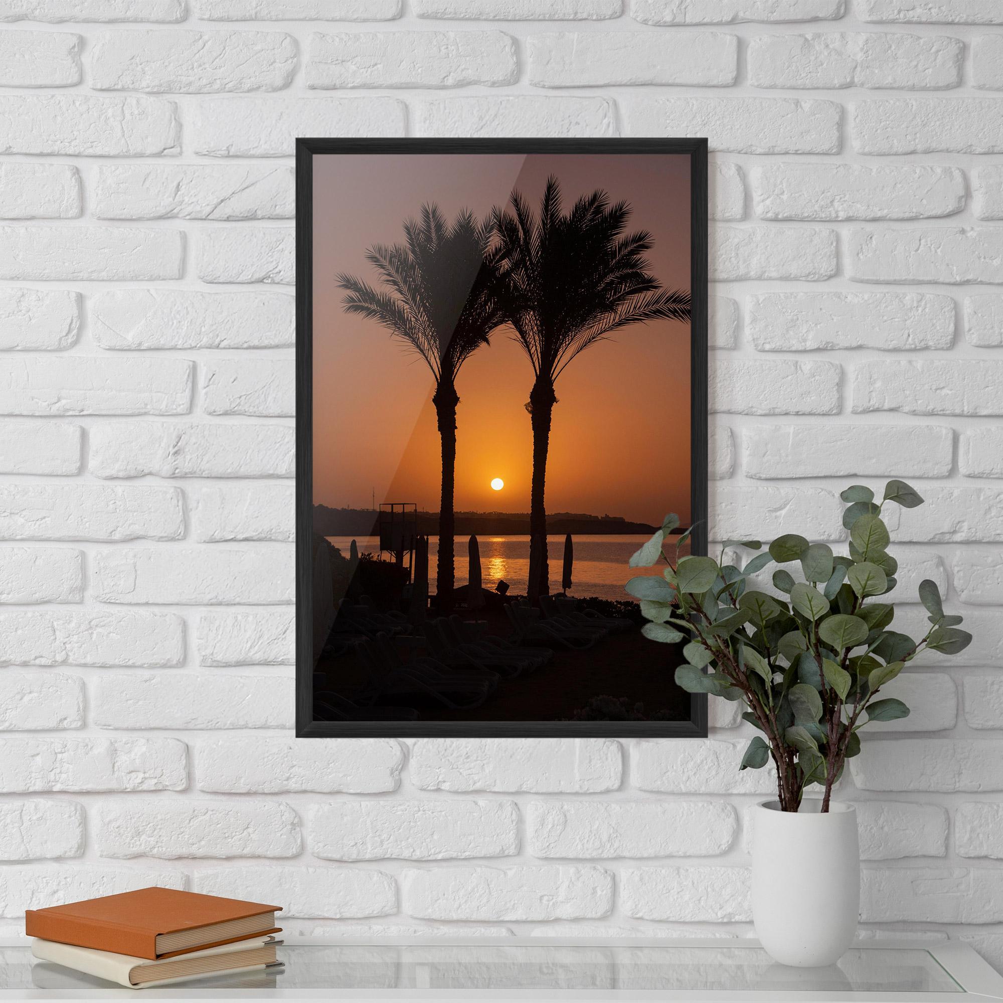 Gerahmte Poster Night Palm mockup 5