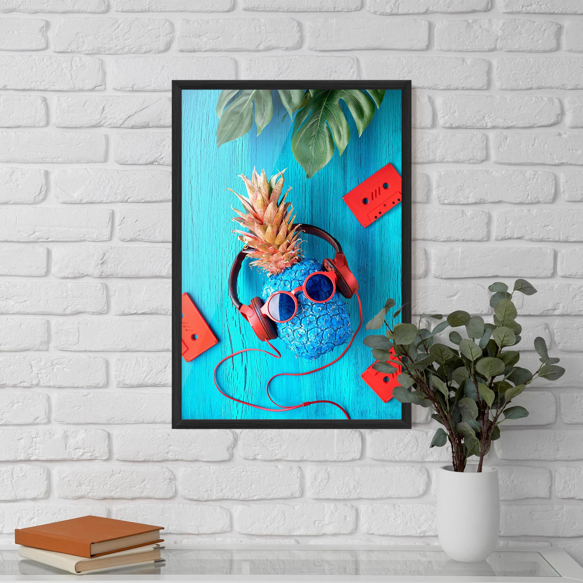 Gerahmte Poster Pineapple On Blue mockup 5